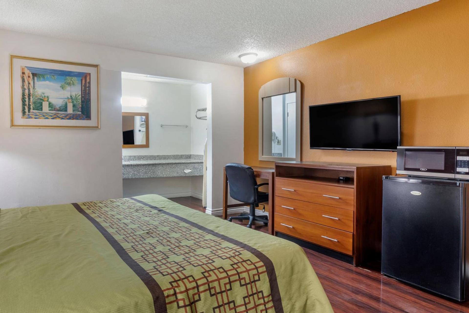 Riverside Inn & Suites photo 26
