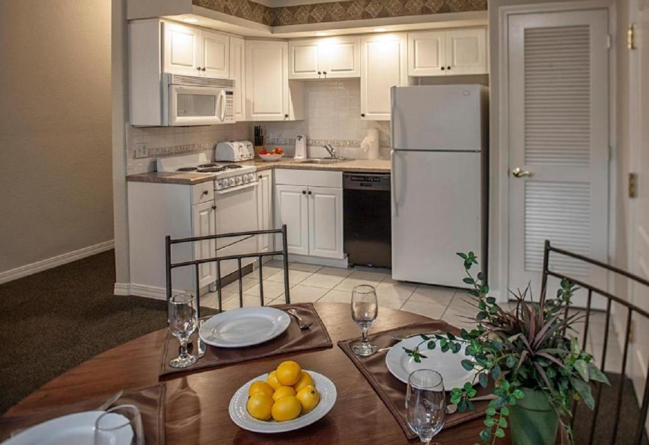 French Quarter Resort by CoolVacay photo 46