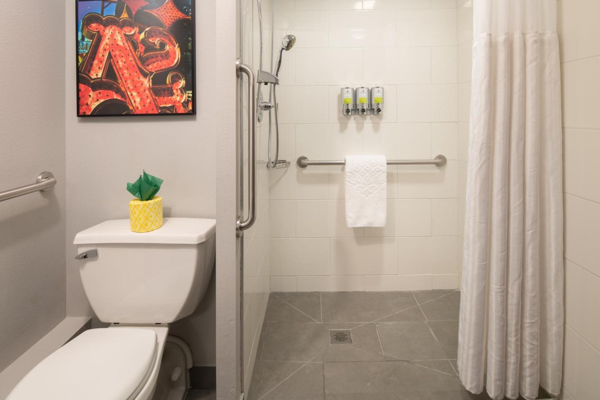 Staypineapple, Hotel FIVE, Downtown Seattle photo 11