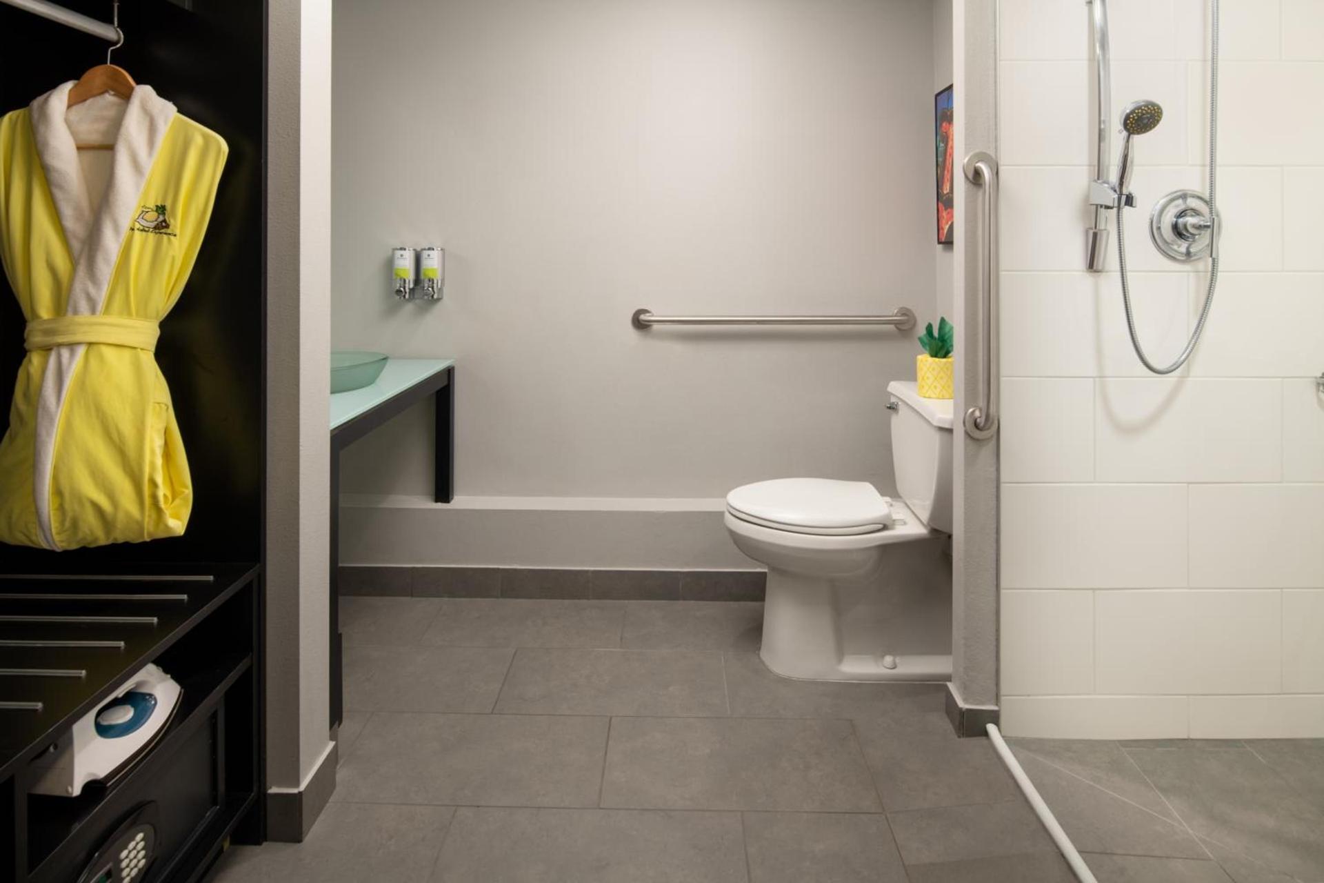 Staypineapple, Hotel FIVE, Downtown Seattle photo 13