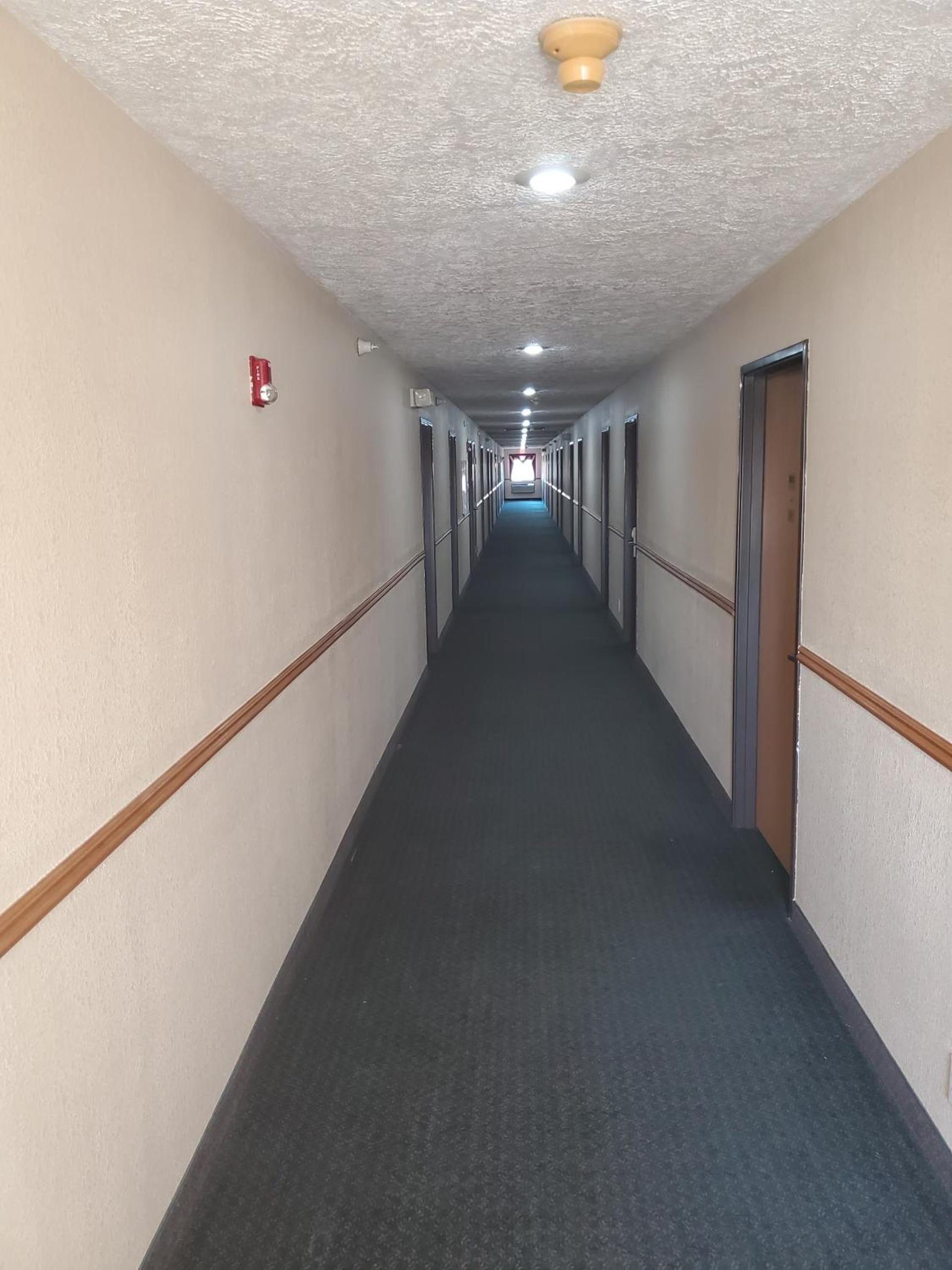 Super 7 Inn Tecumseh photo 25