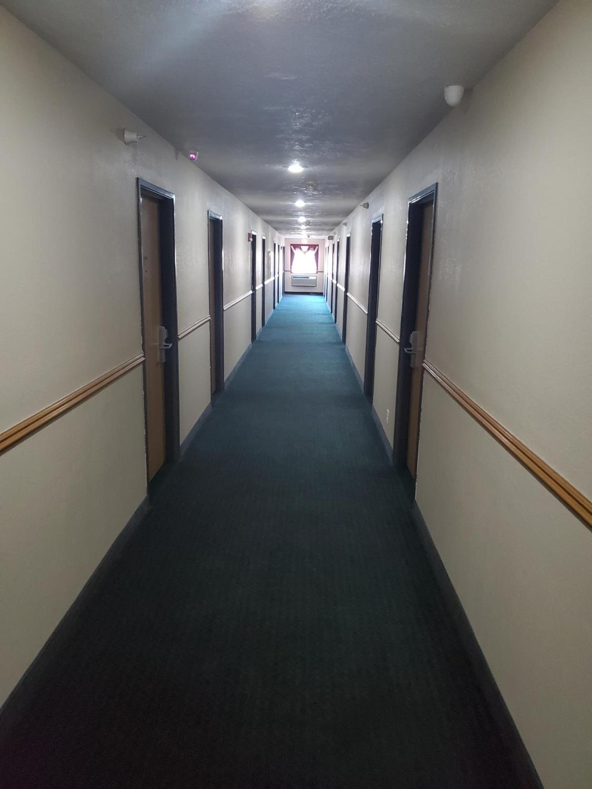 Super 7 Inn Tecumseh photo 24