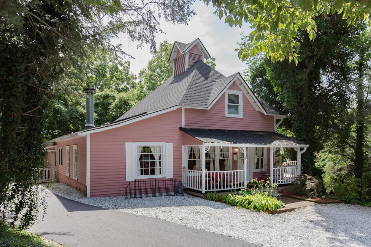 Cedar Crest Inn photo 9