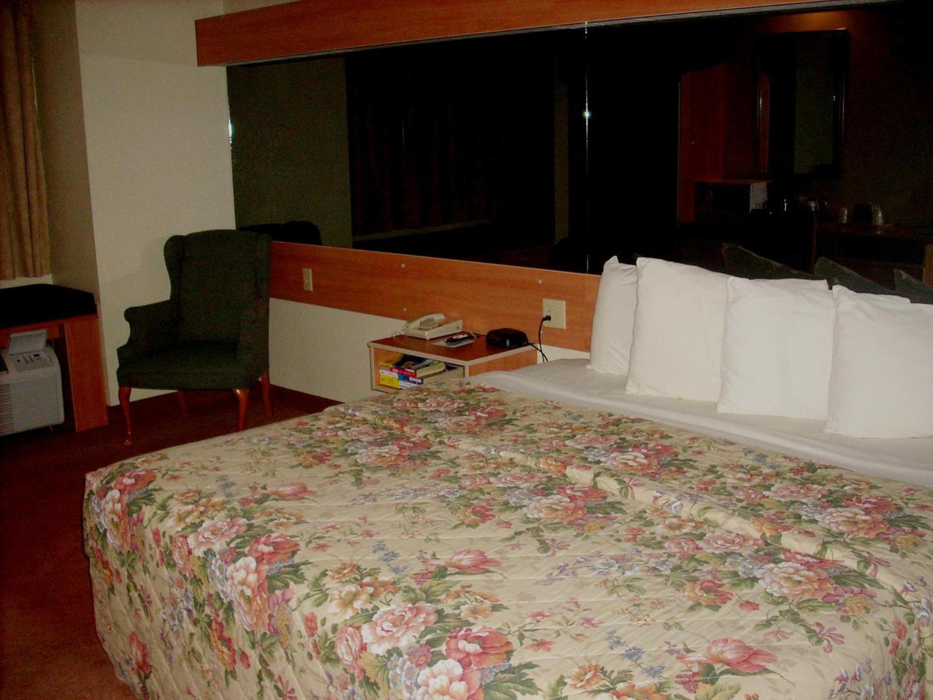 Western Skies Inn & Suites photo 6