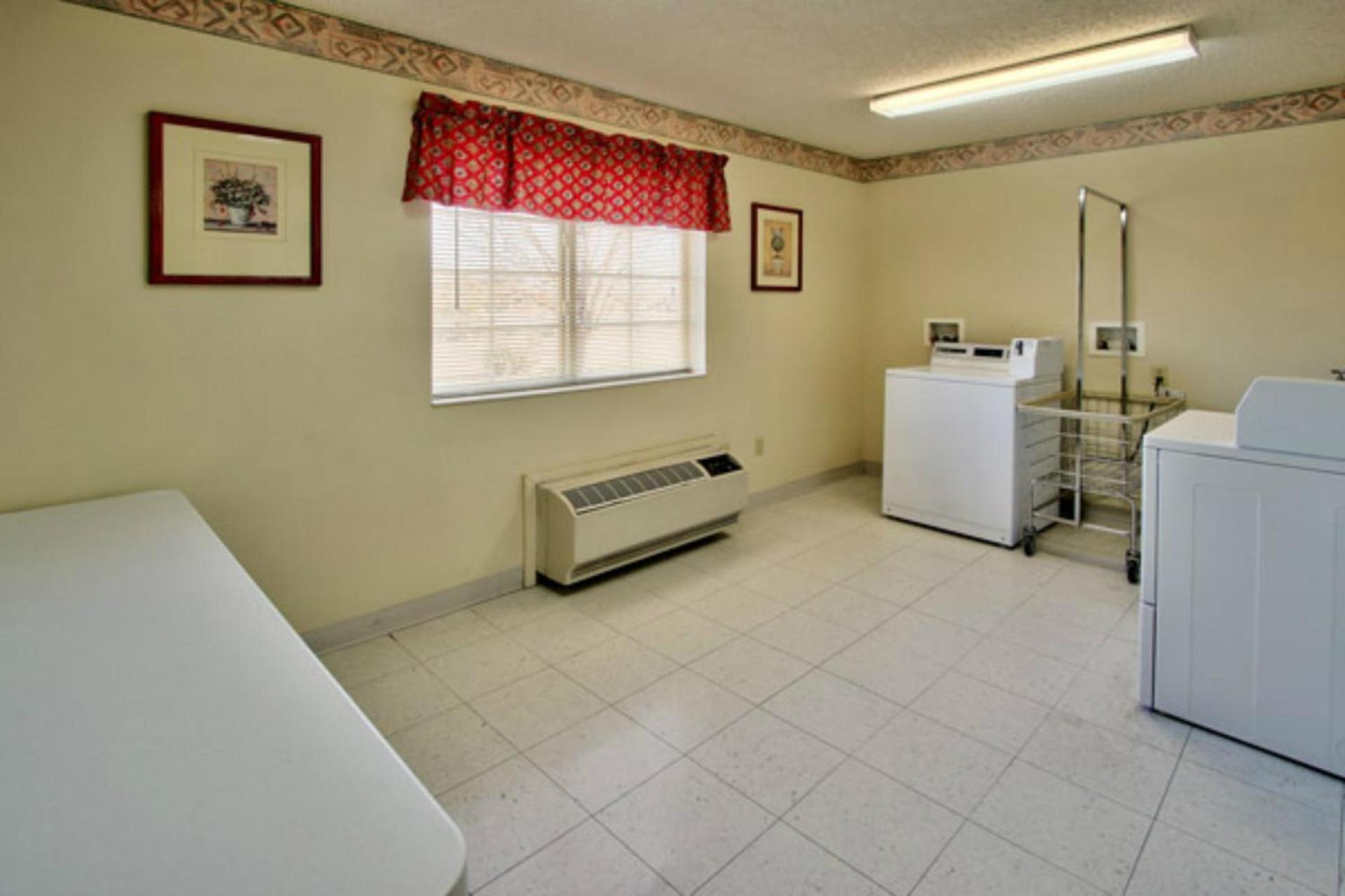 Western Skies Inn & Suites photo 8