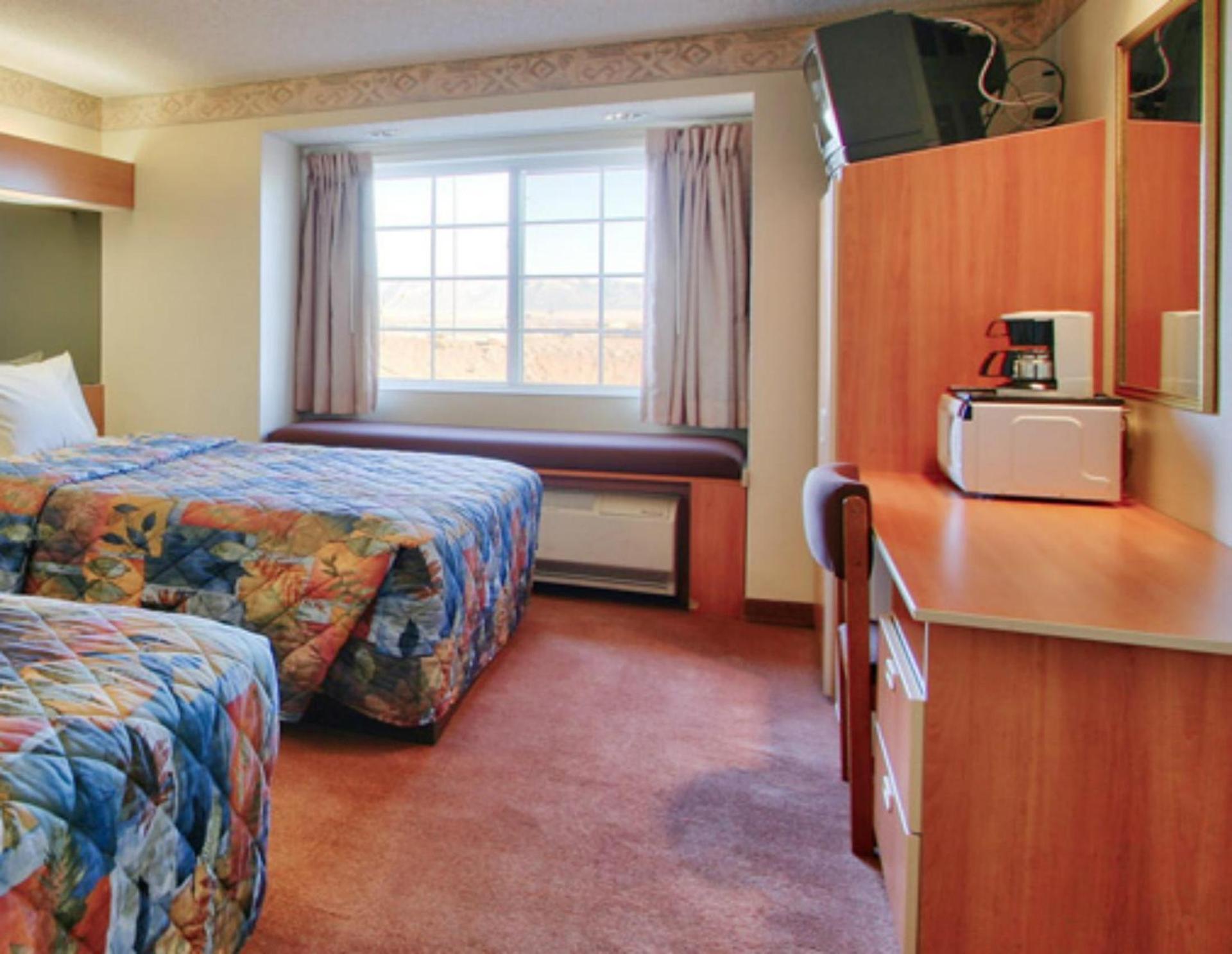 Western Skies Inn & Suites photo 16