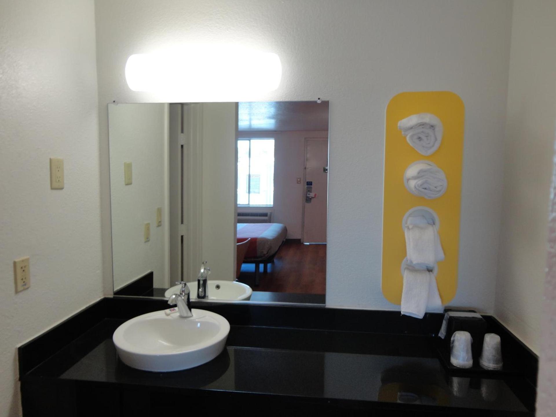 Motel 6-Round Rock, TX photo 11