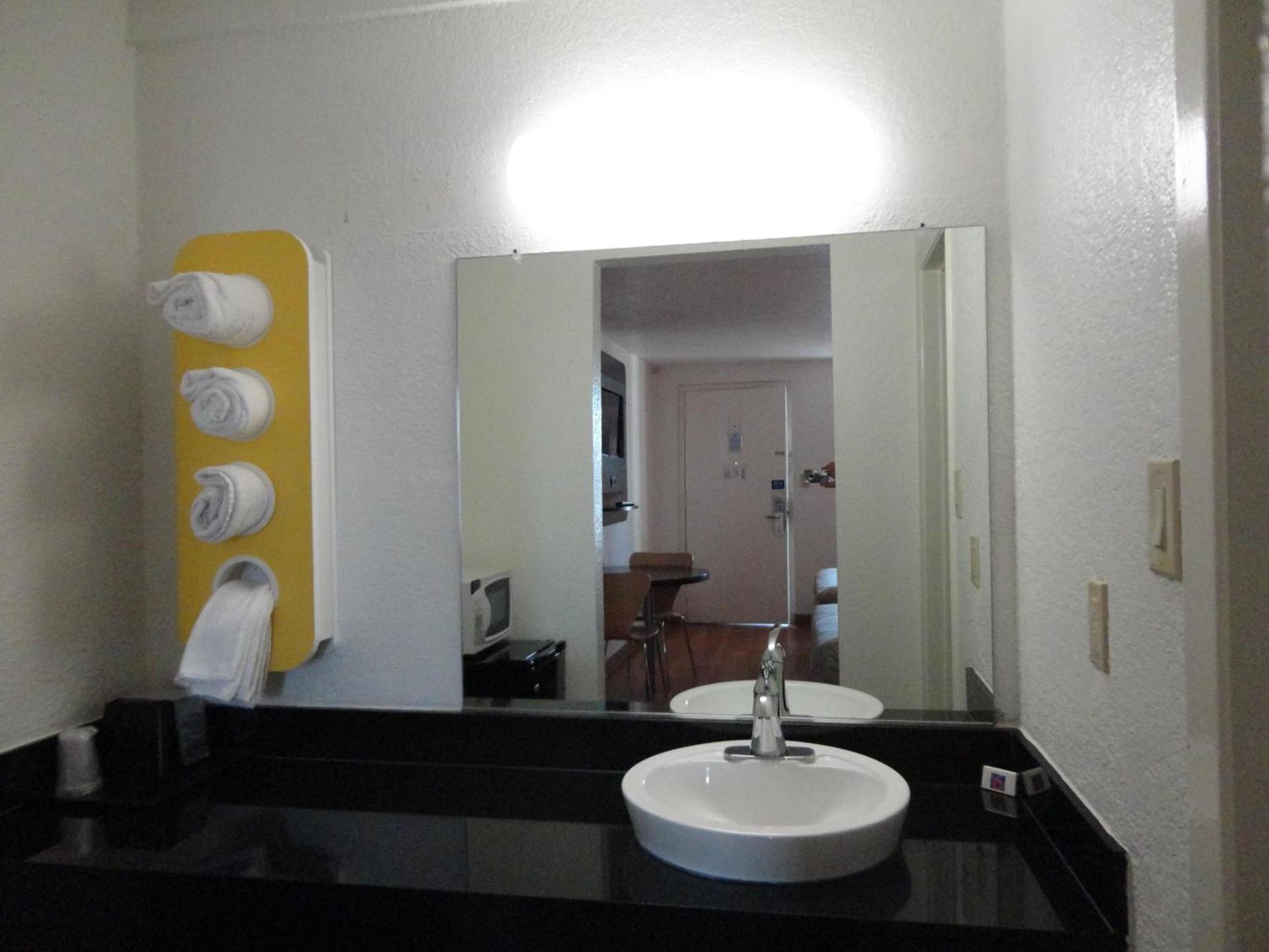 Motel 6-Round Rock, TX photo 17