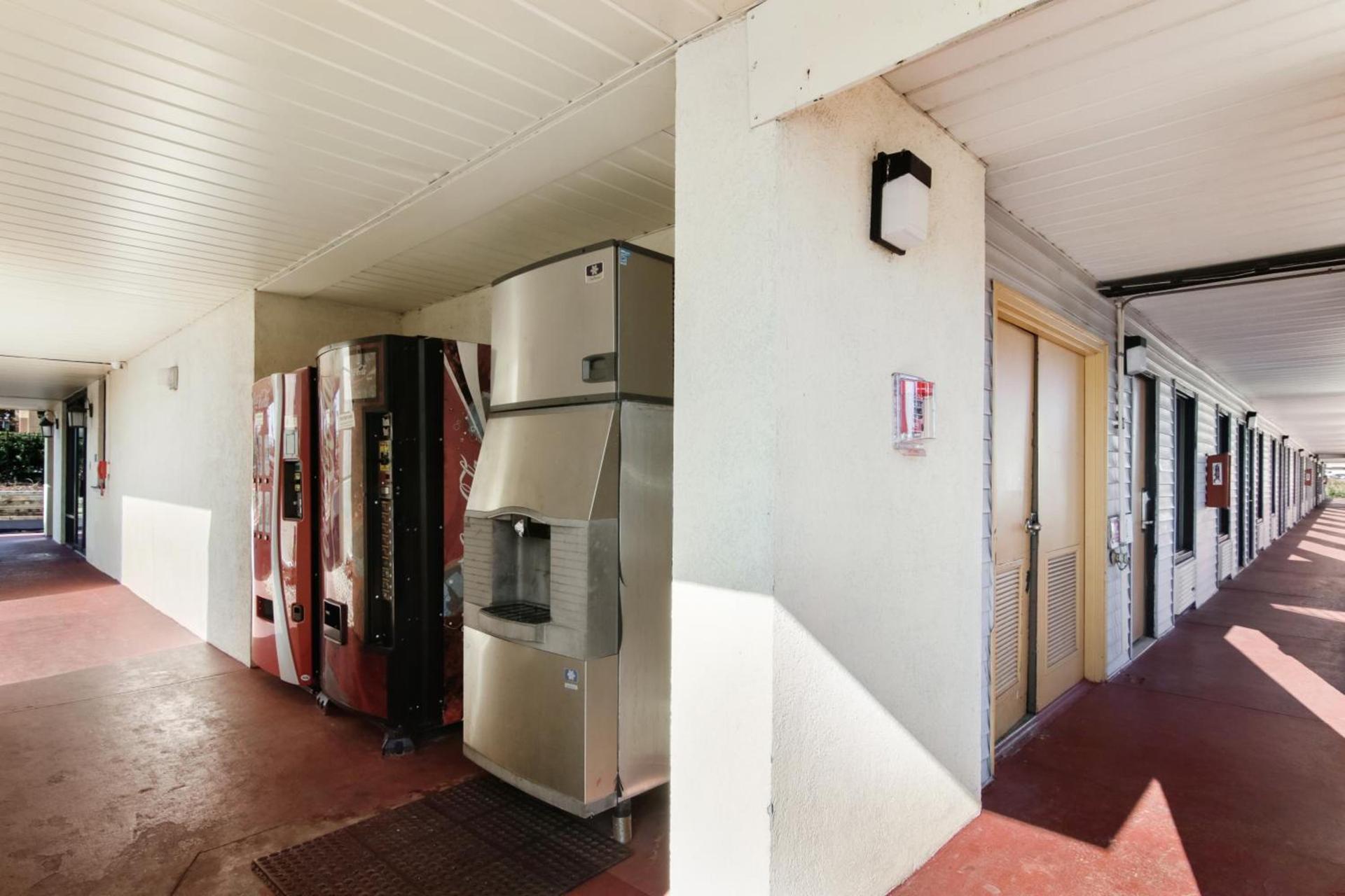 Econo Lodge - Conyers photo 23