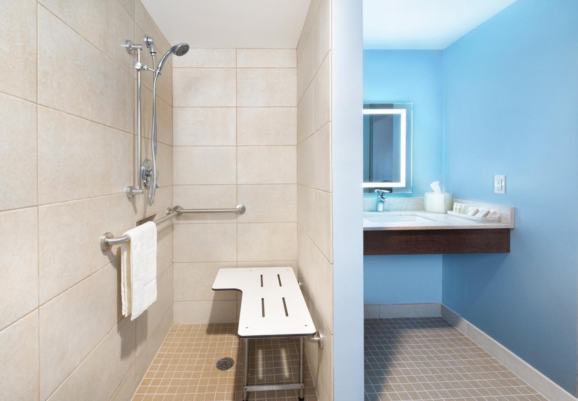 Hotel Indigo Cleveland Beachwood by IHG photo 13