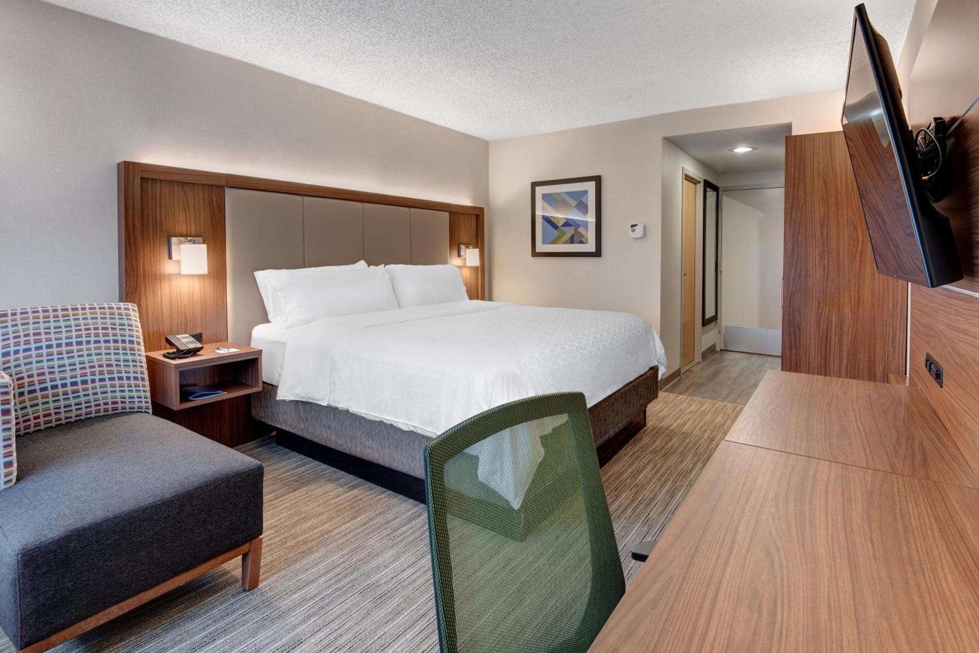 Holiday Inn Express & Suites West Long Branch - Eatontown by IHG photo 55