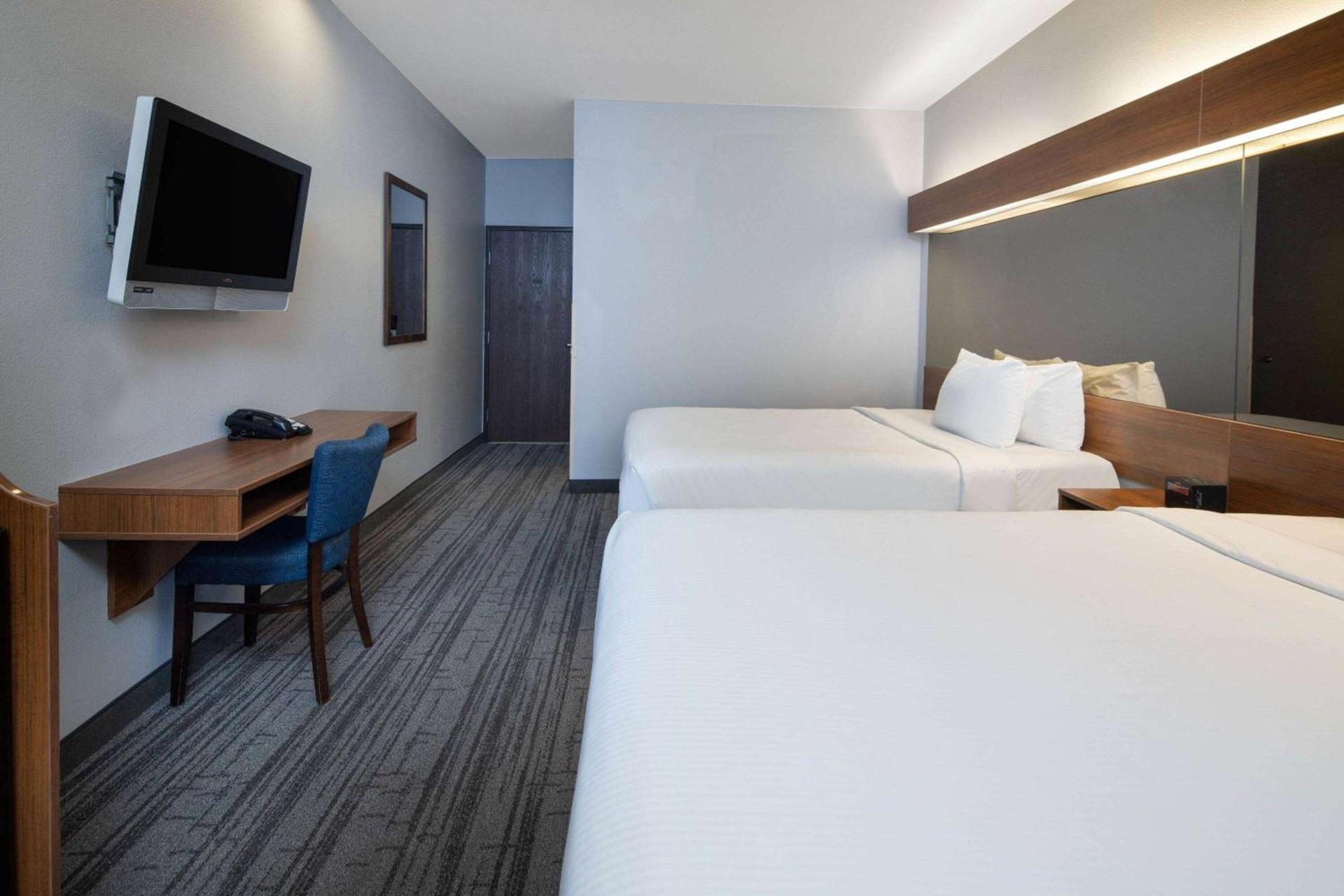 Baymont by Wyndham Las Vegas South Strip photo 44