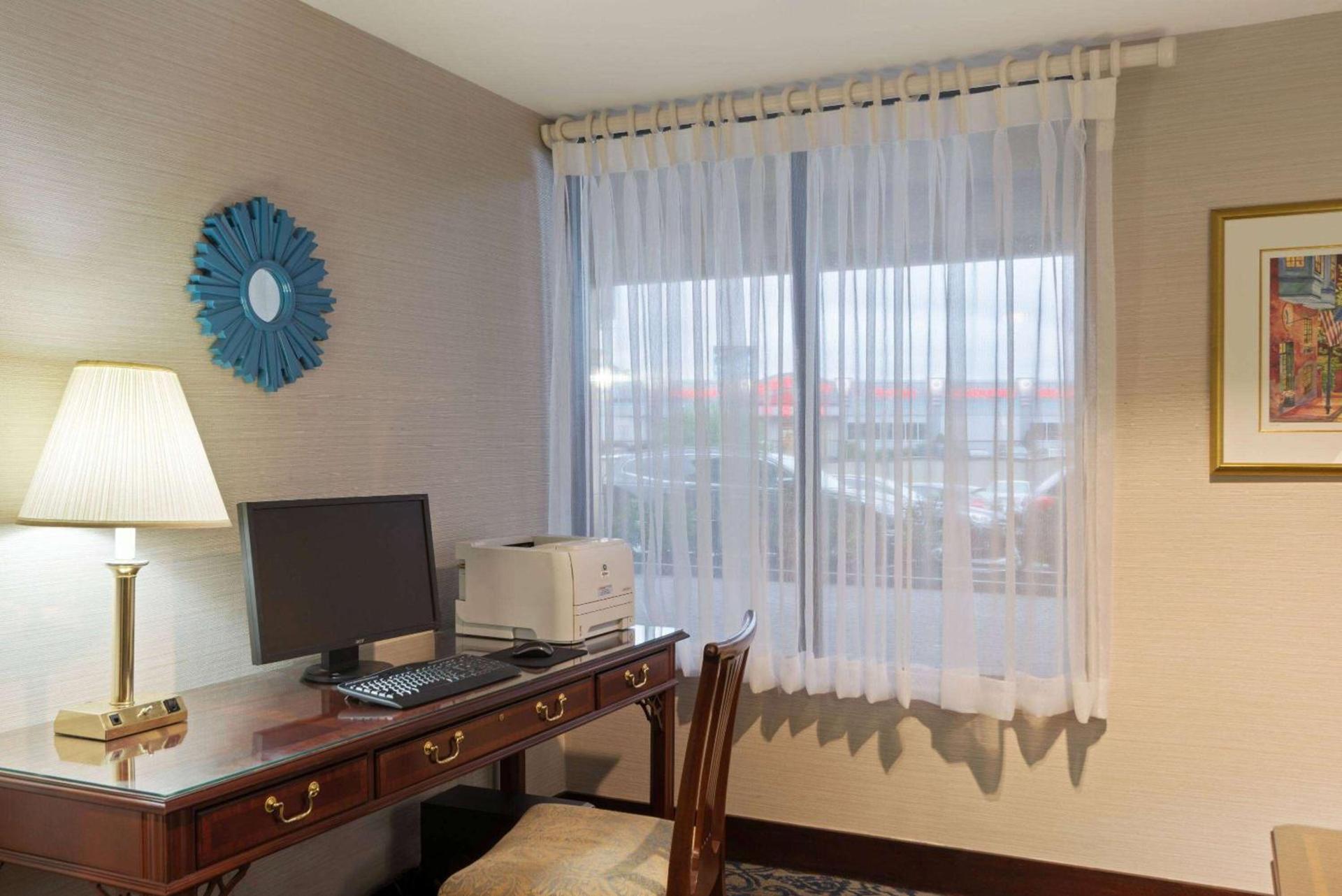 Ramada by Wyndham Boston photo 27