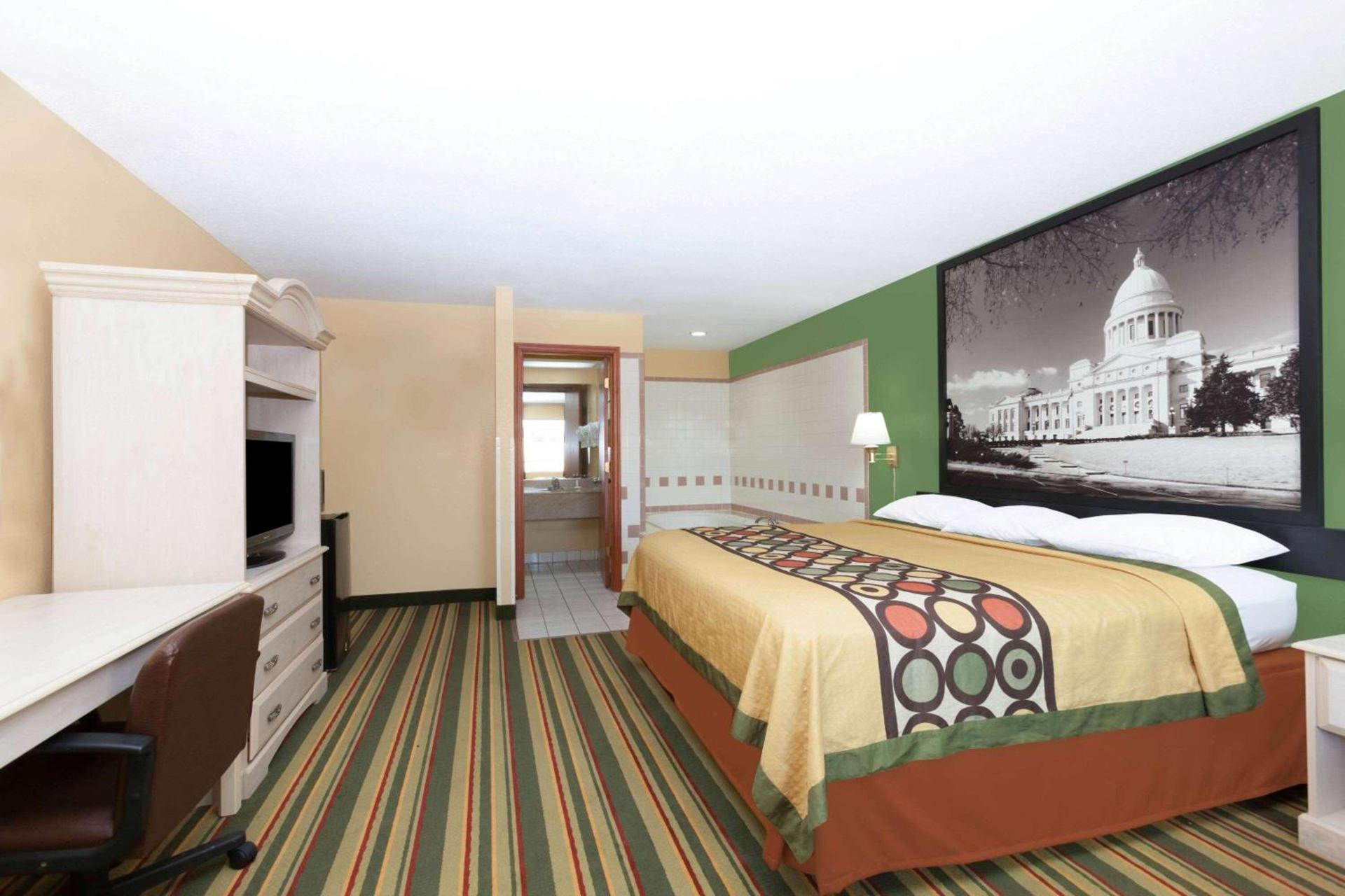 Super 8 by Wyndham Jacksonville AR photo 9