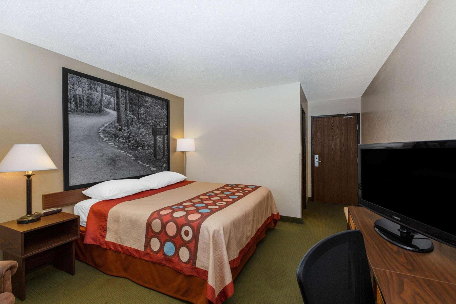 Super 8 by Wyndham Bemidji MN photo 10