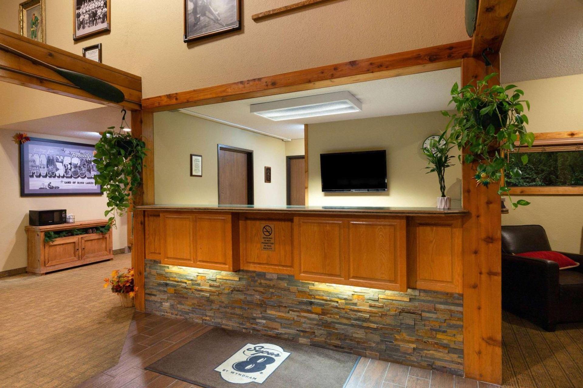 Super 8 by Wyndham Bemidji MN photo 4