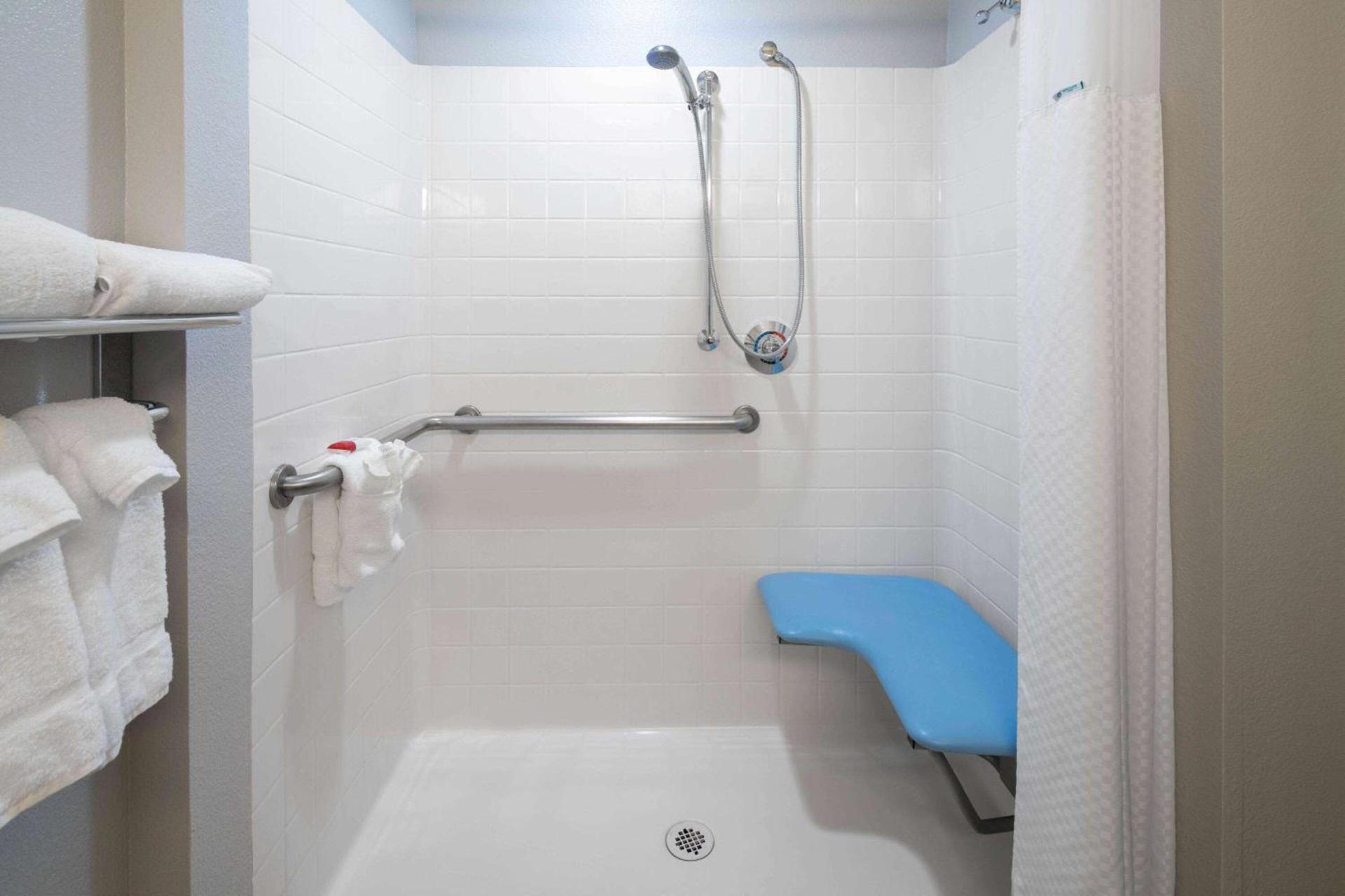Baymont by Wyndham Las Vegas South Strip photo 48
