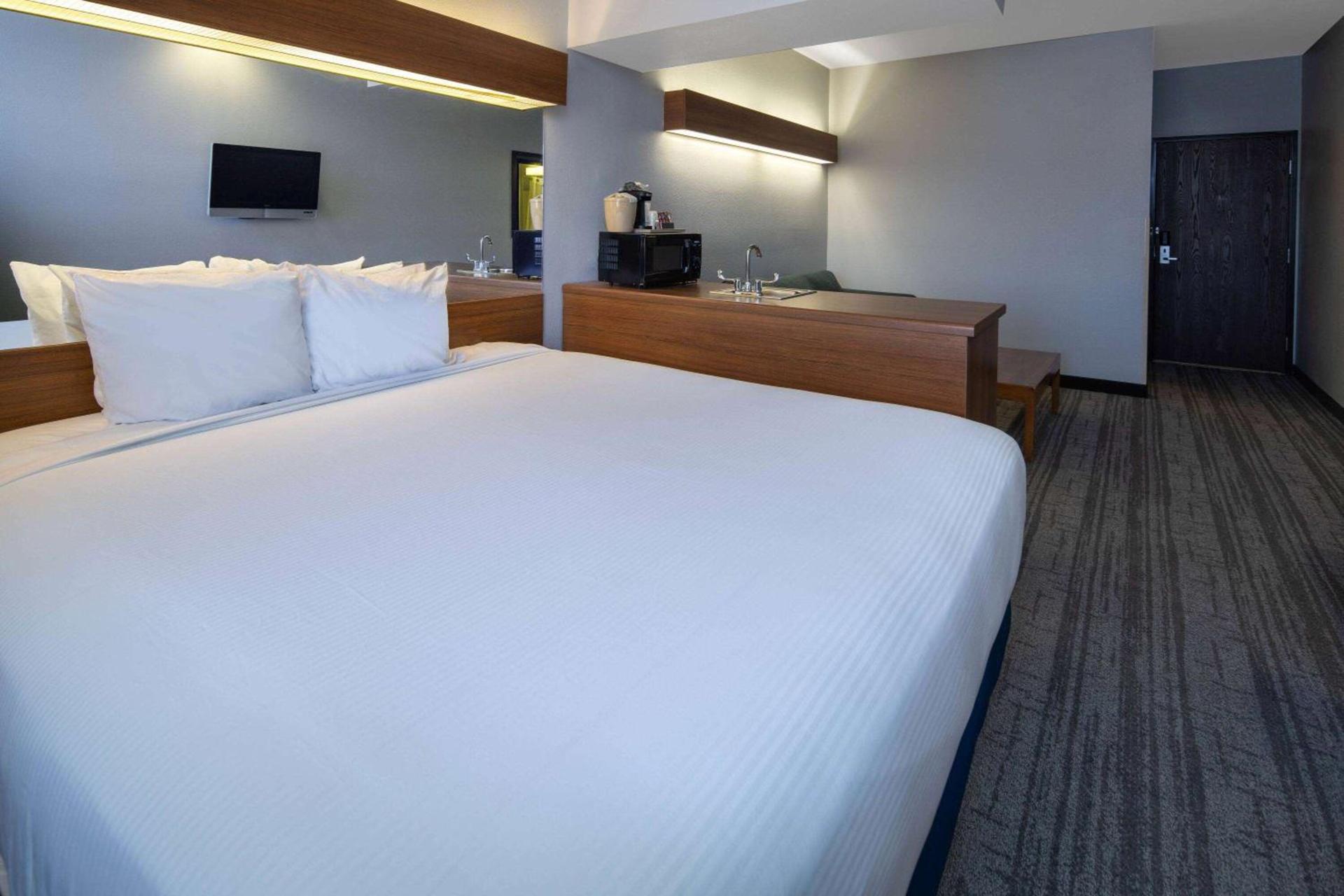 Baymont by Wyndham Las Vegas South Strip photo 27