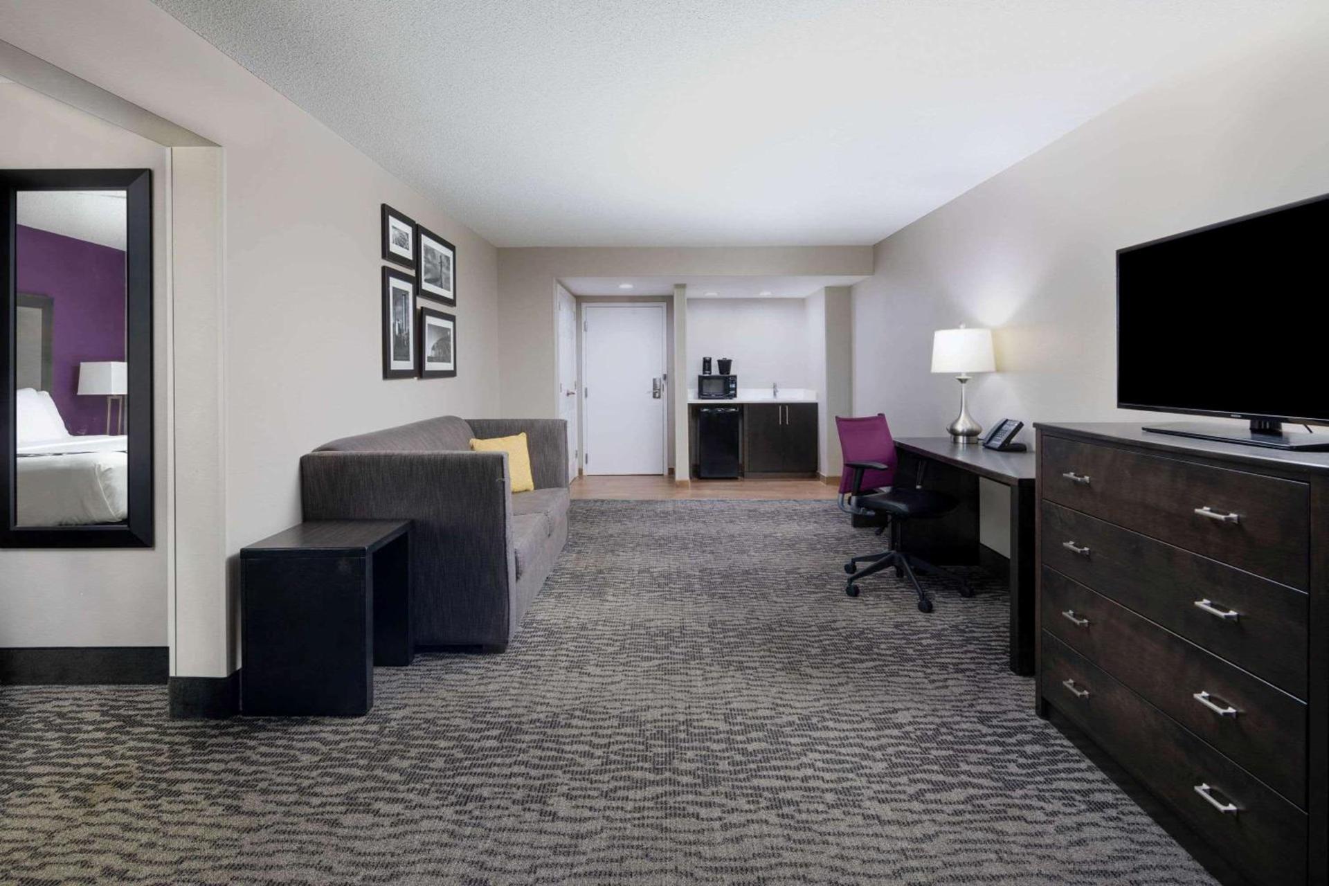 La Quinta by Wyndham Kennesaw photo 12