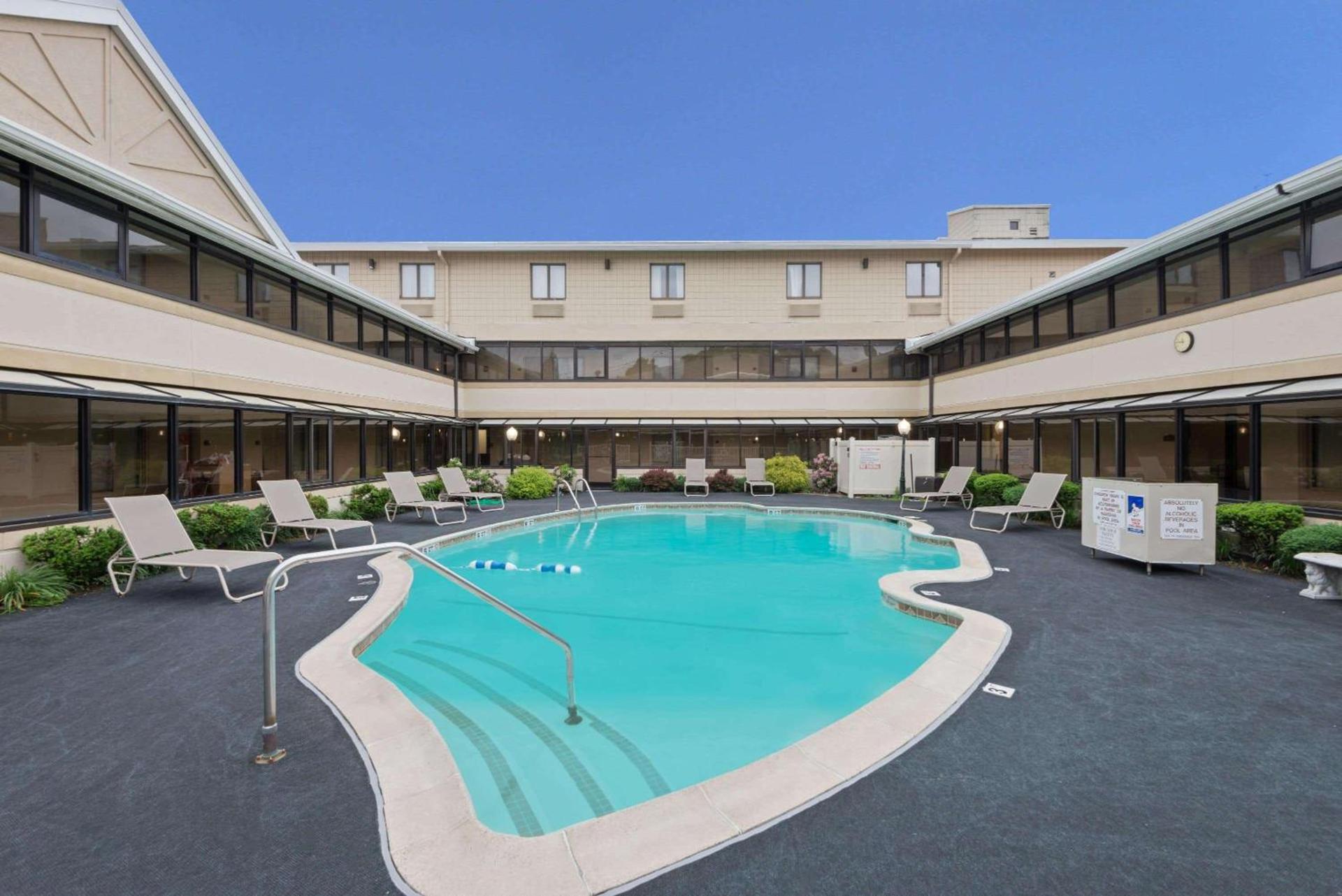 Ramada by Wyndham Boston photo 32