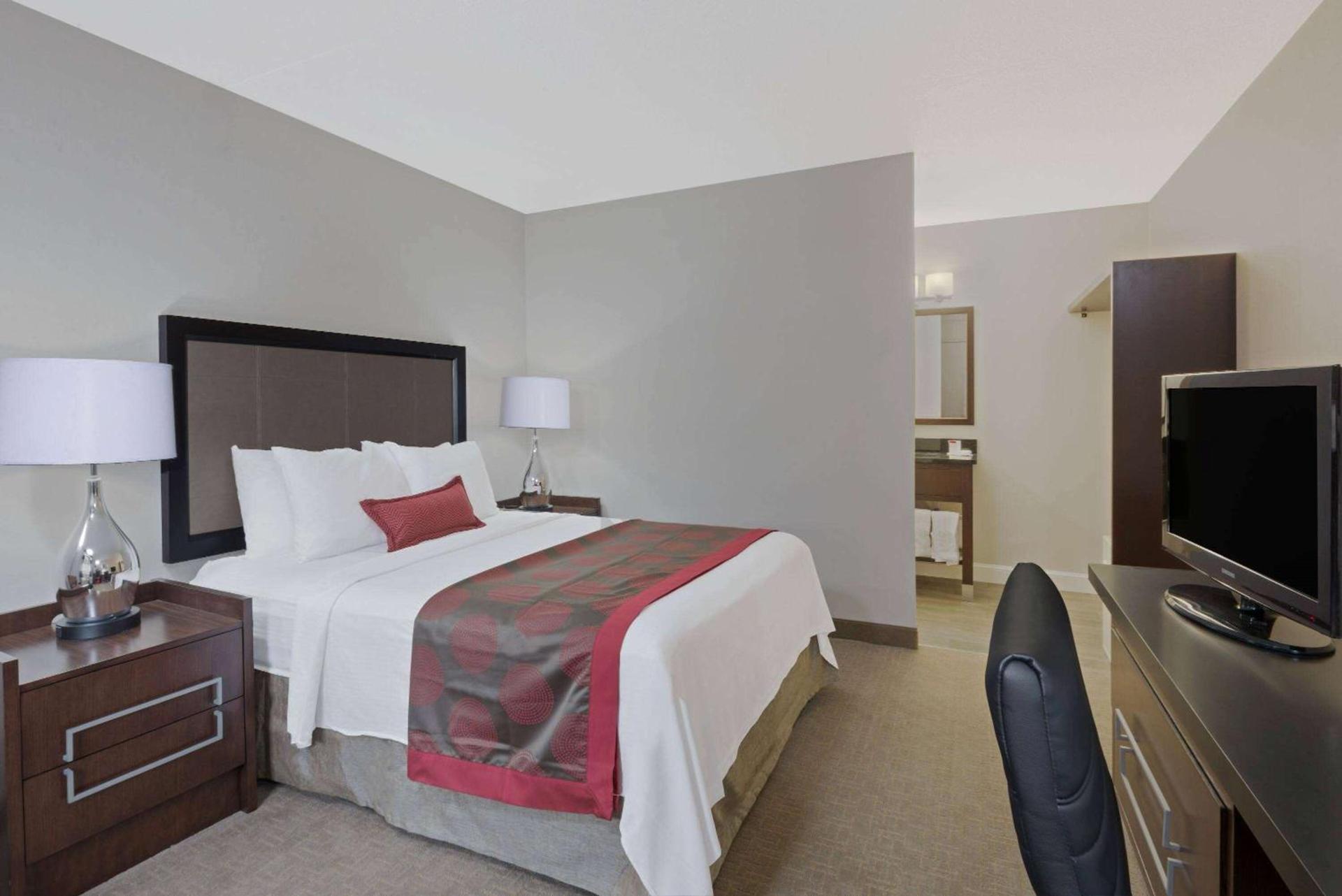 Ramada by Wyndham Boston photo 33