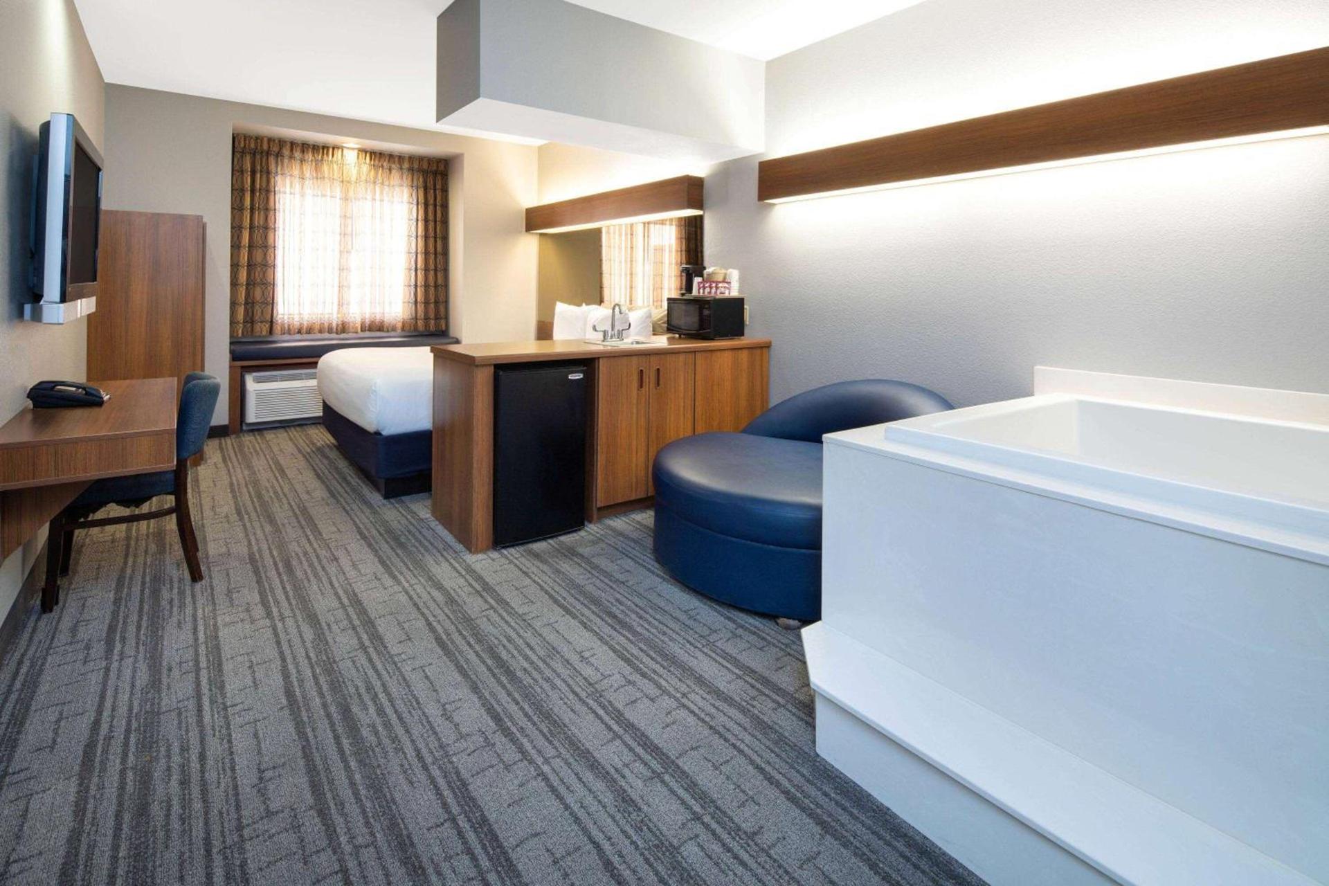 Baymont by Wyndham Las Vegas South Strip photo 24