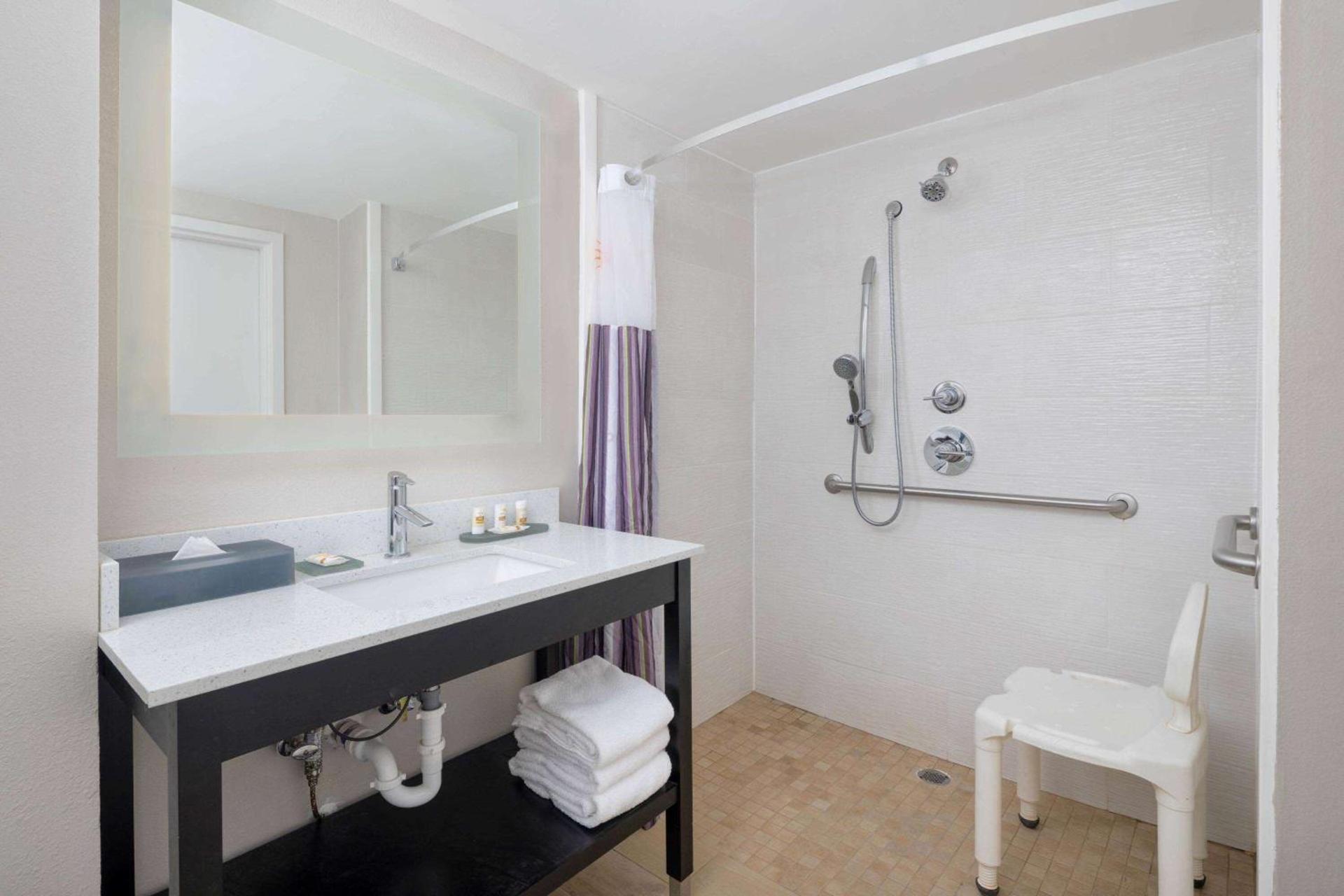 La Quinta by Wyndham Kennesaw photo 5
