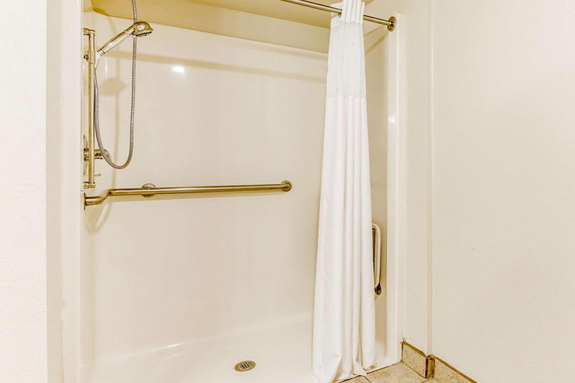 Quality Inn Stone Mountain photo 18