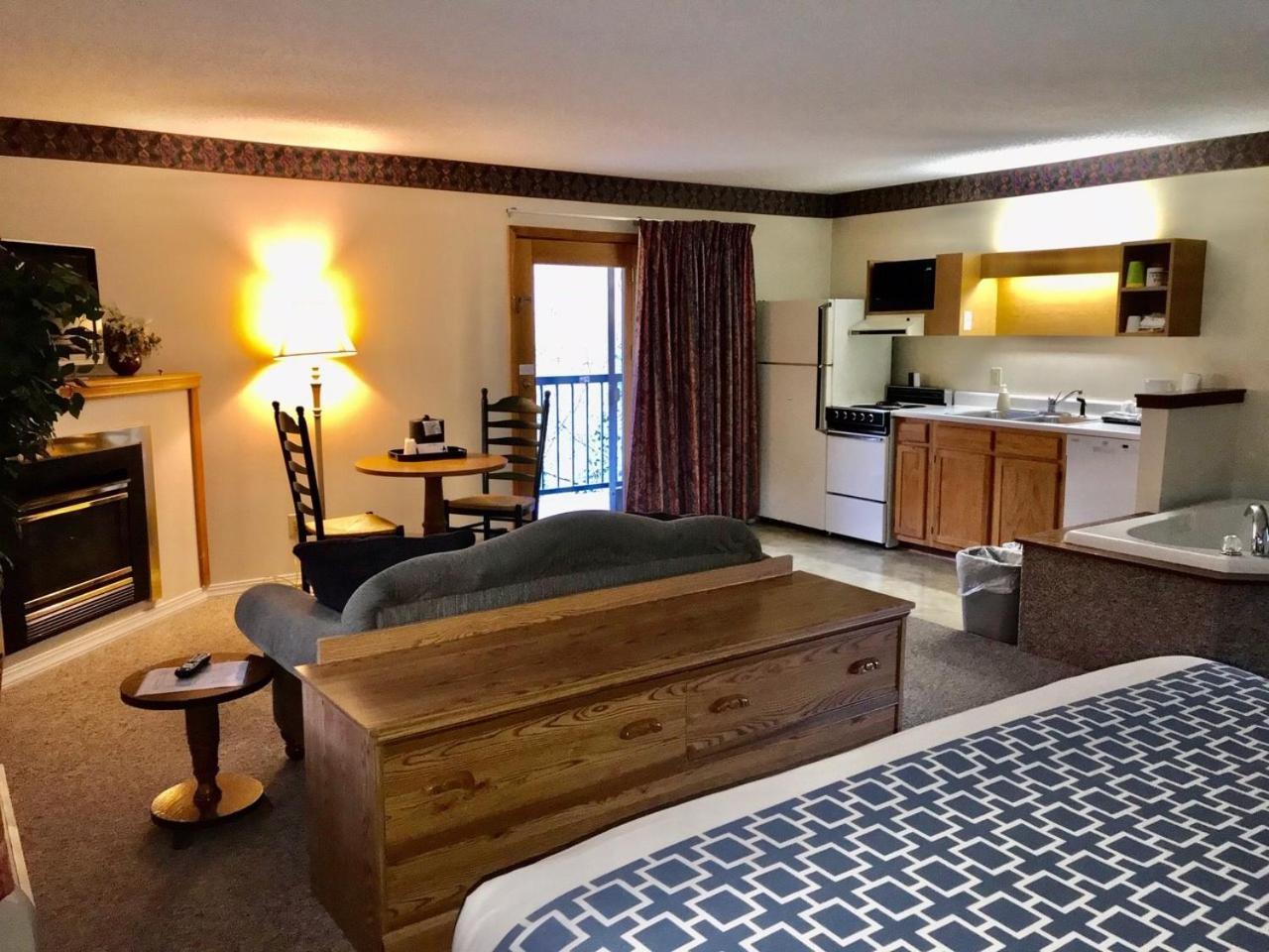Four Seasons Inn photo 25