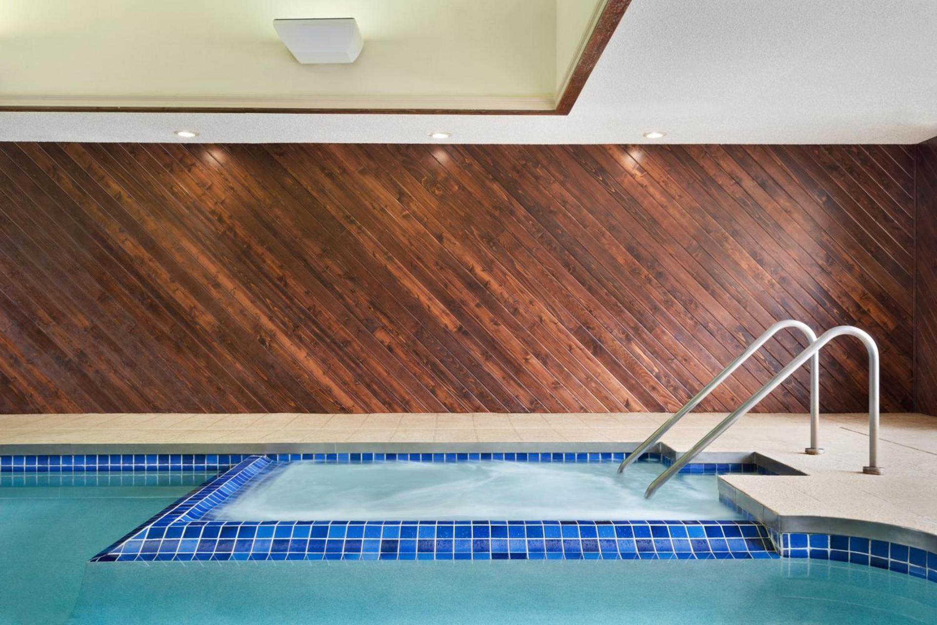 Super 8 by Wyndham Wausau photo 33