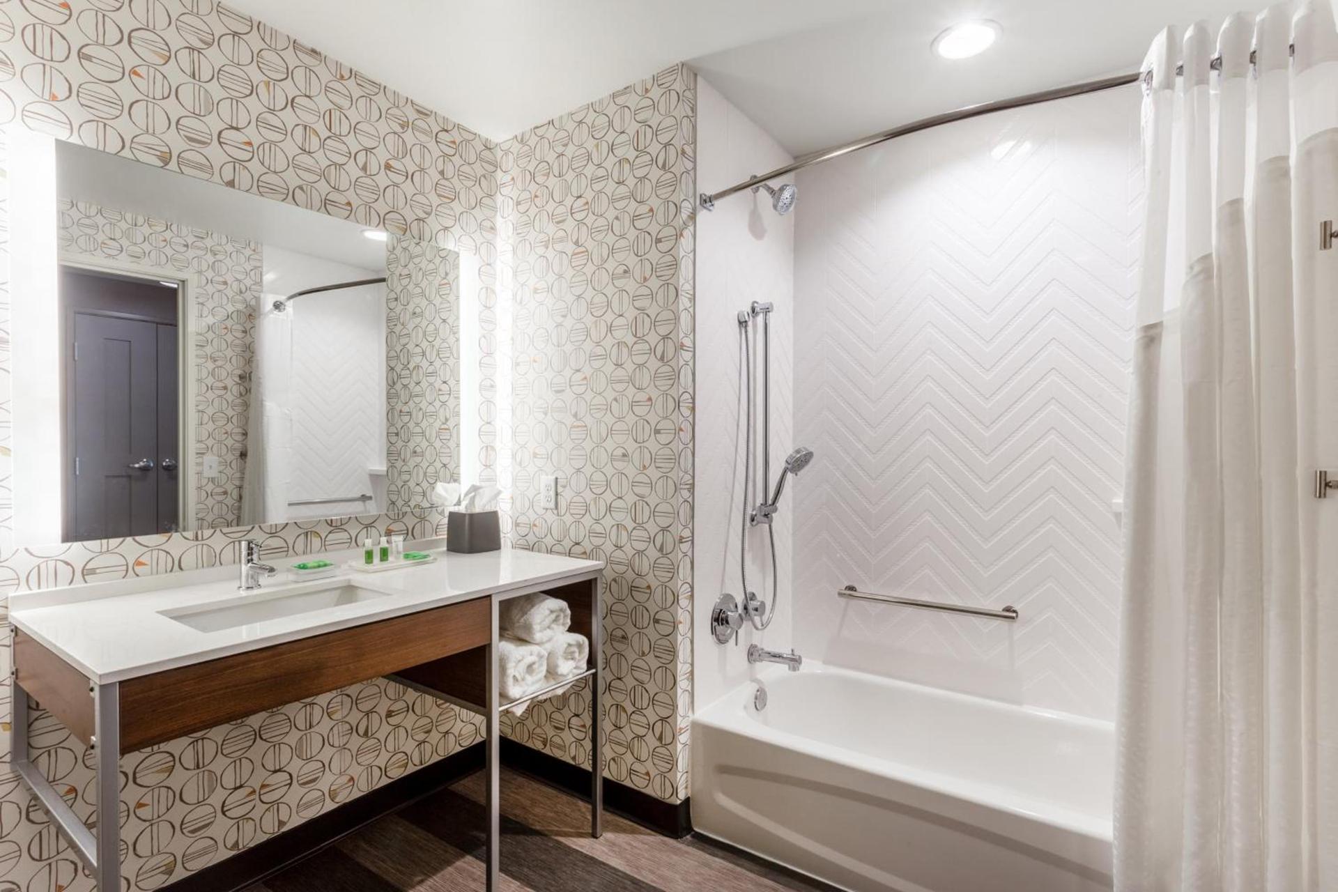 Holiday Inn & Suites Cedar Falls-Waterloo Event Ctr by IHG photo 32