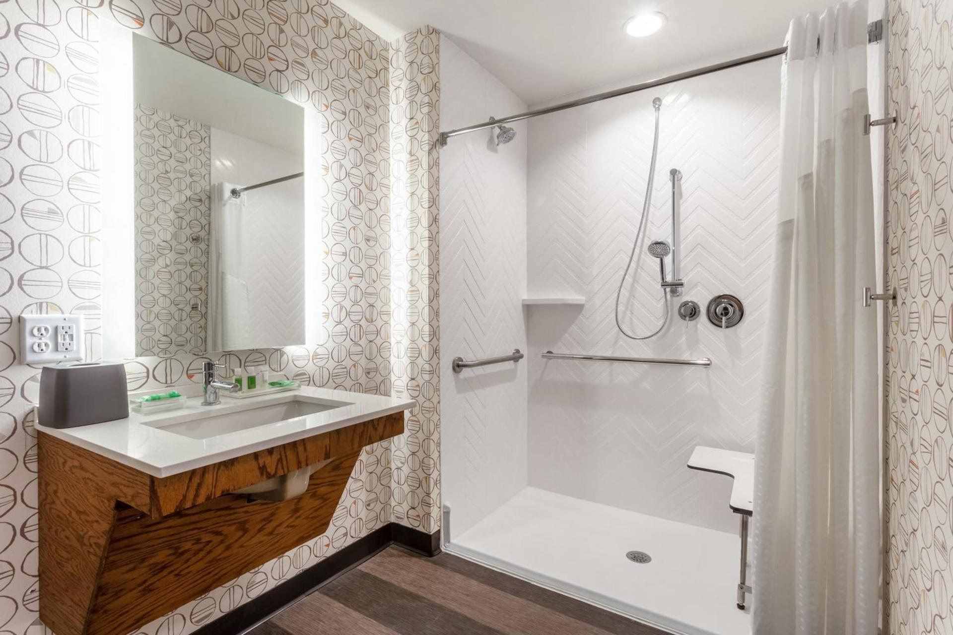 Holiday Inn & Suites Cedar Falls-Waterloo Event Ctr by IHG photo 35