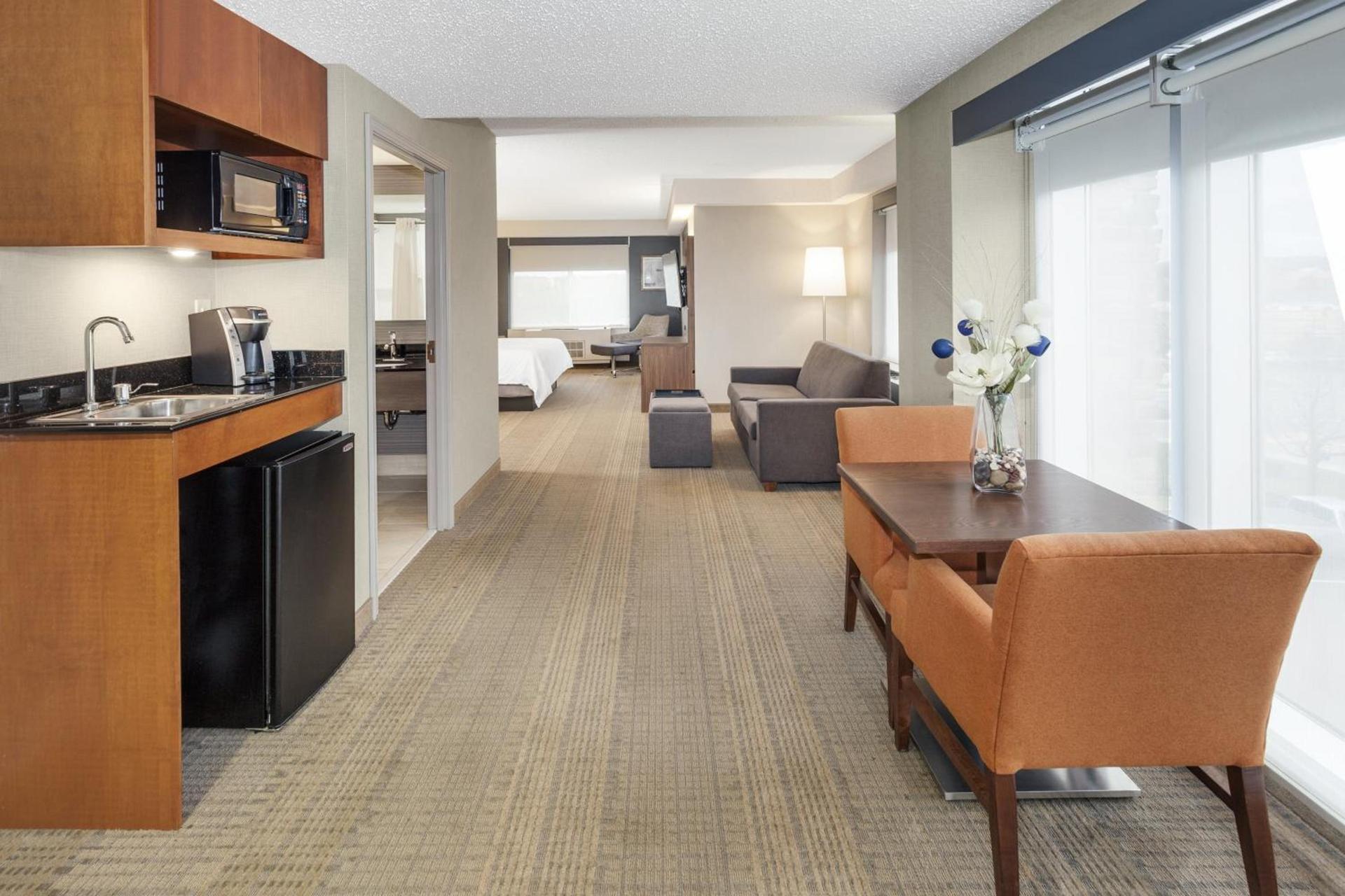 Holiday Inn Express & Suites Riverhead - Long Island by IHG photo 20