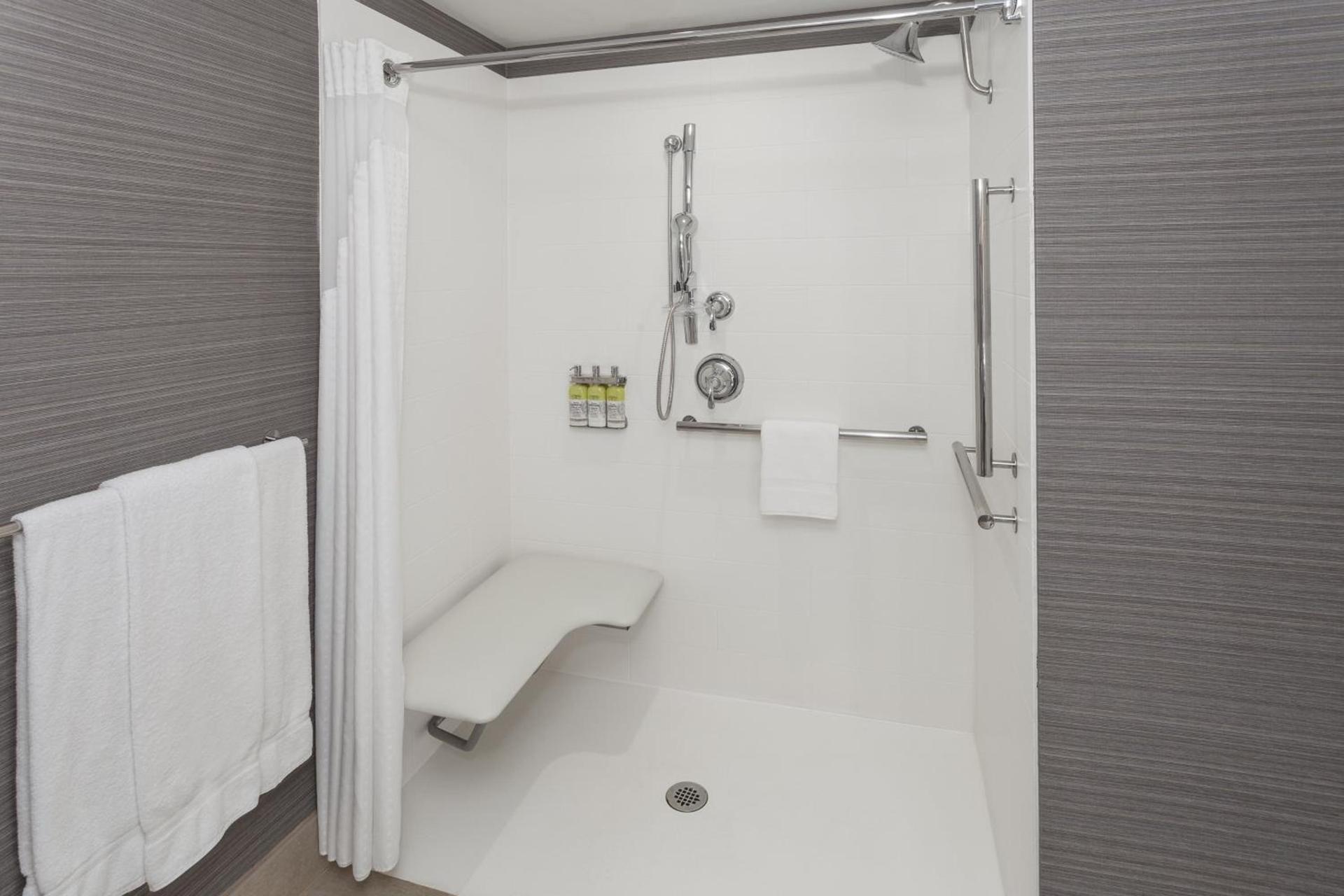 Holiday Inn Express & Suites Riverhead - Long Island by IHG photo 22