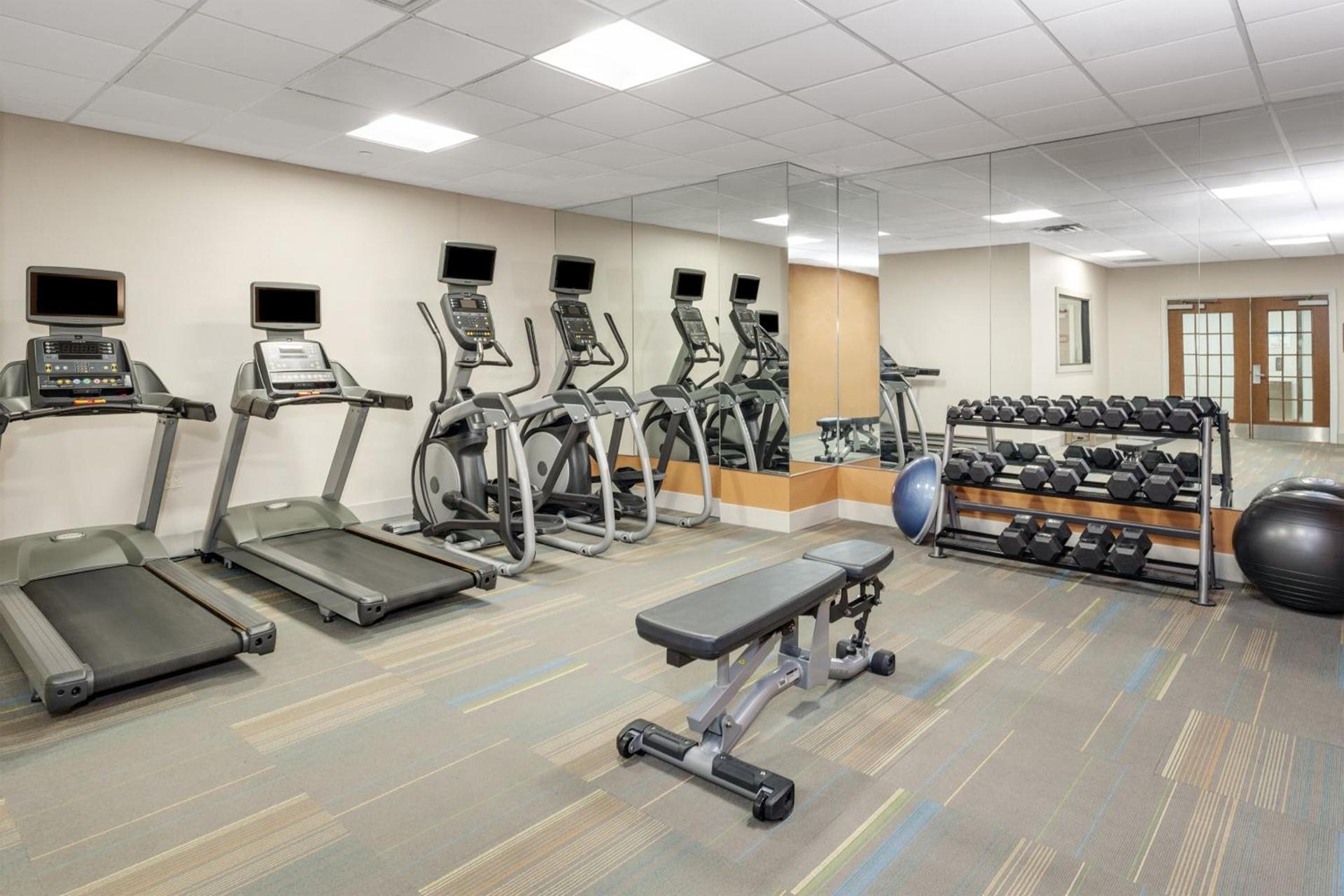 Holiday Inn Express & Suites Riverhead - Long Island by IHG photo 3