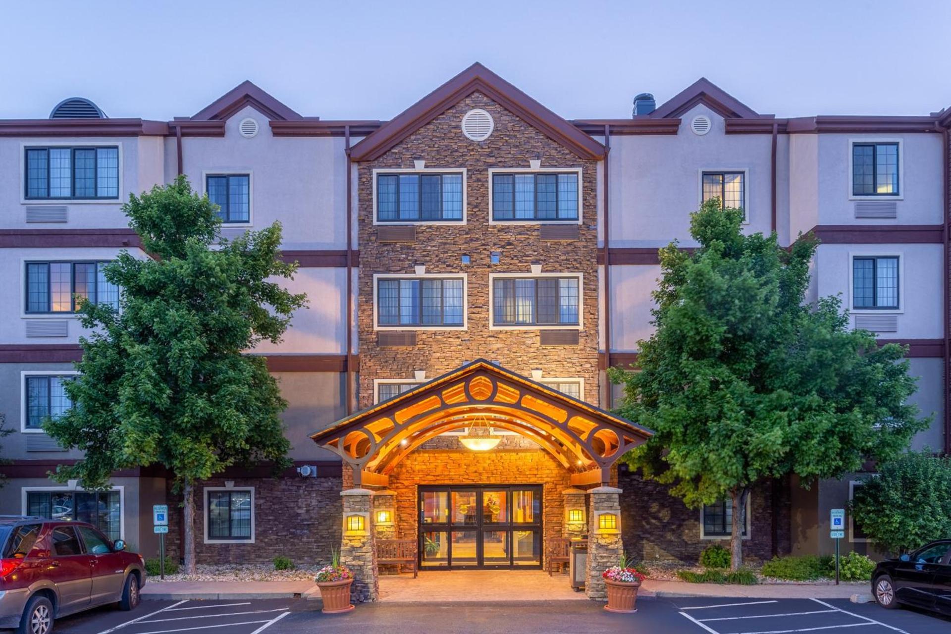 Staybridge Suites Davenport by IHG — hotel in Bettendorf