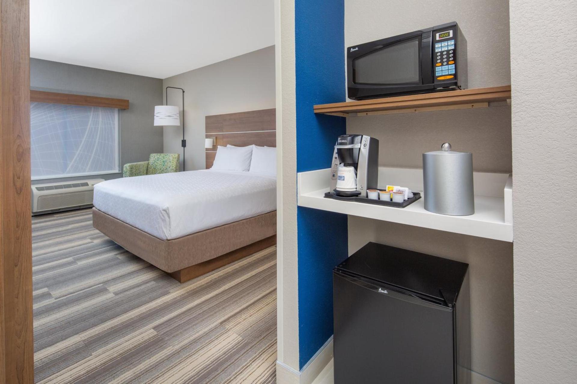 Holiday Inn Express Surprise by IHG photo 22
