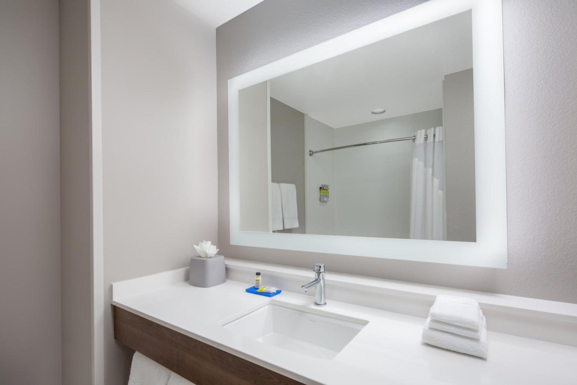Holiday Inn Express Surprise by IHG photo 19
