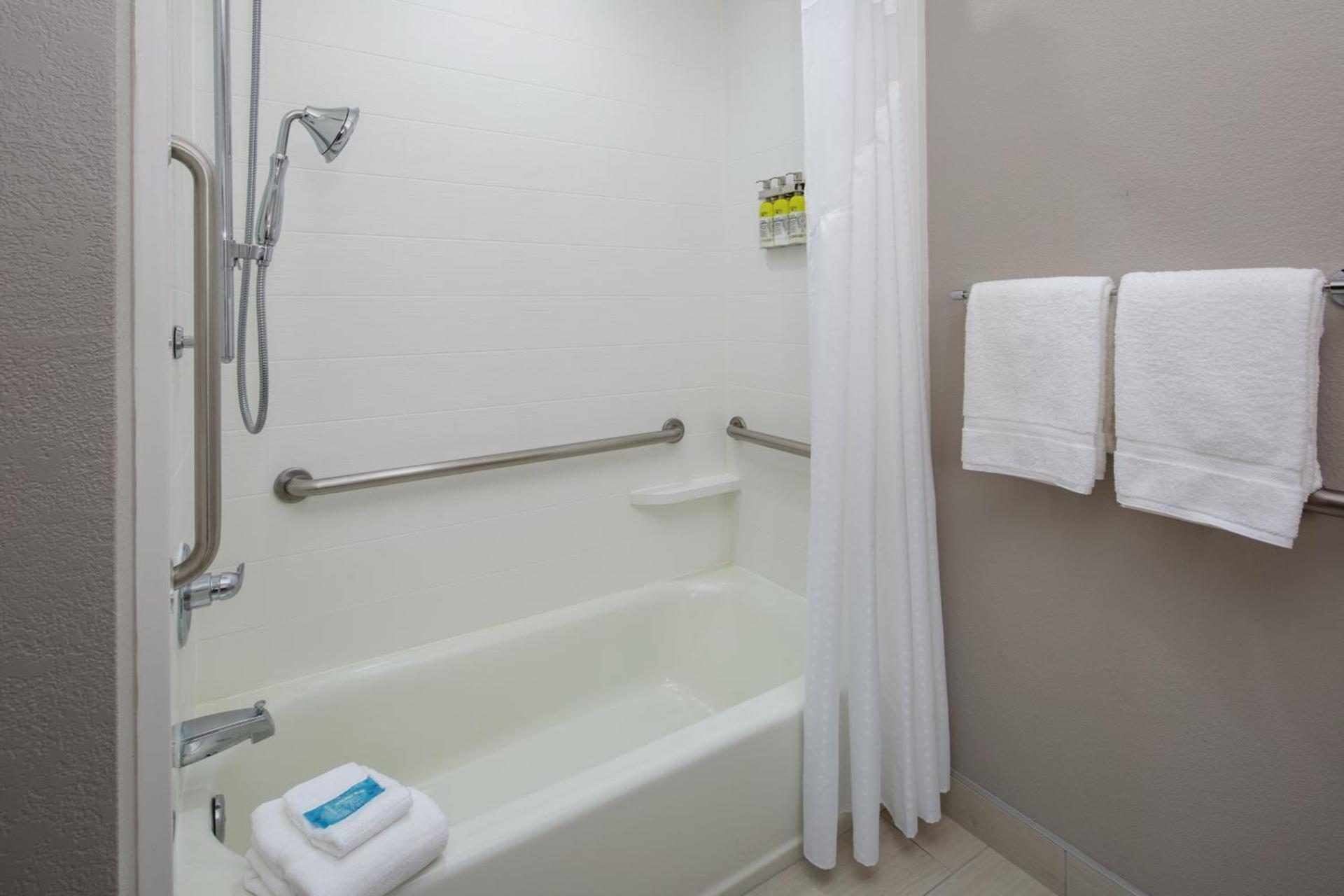 Holiday Inn Express Surprise by IHG photo 4