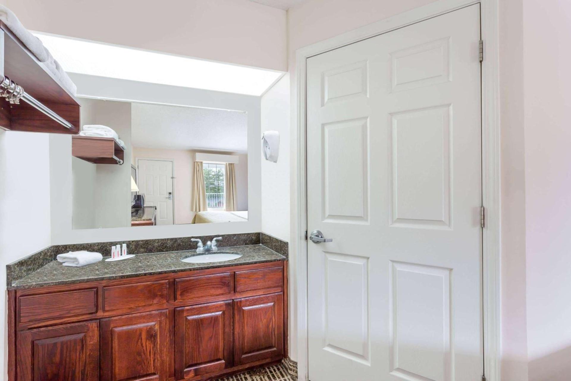 Baymont by Wyndham Eden photo 35