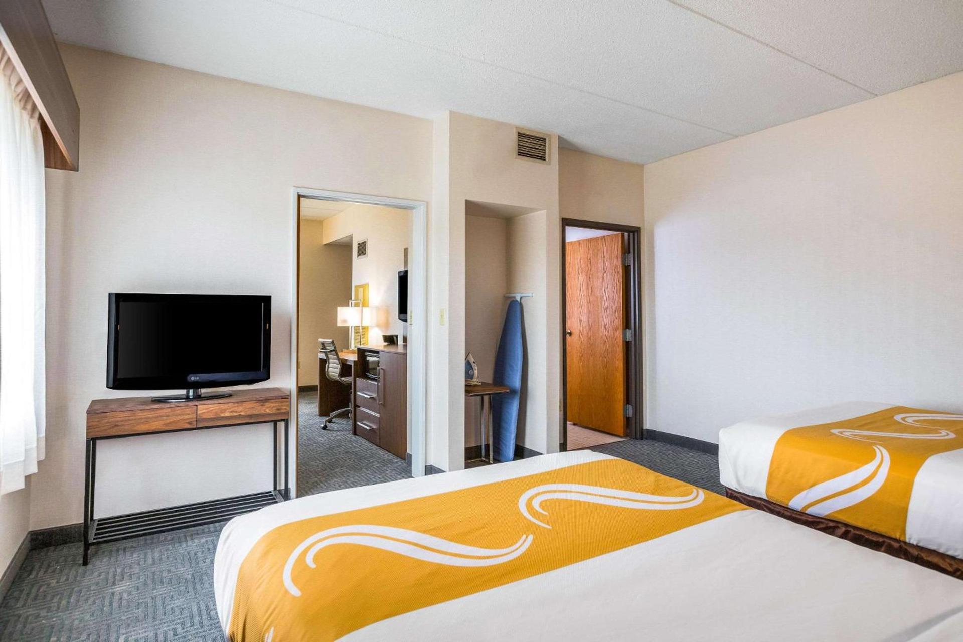 Quality Suites Lansing West photo 15