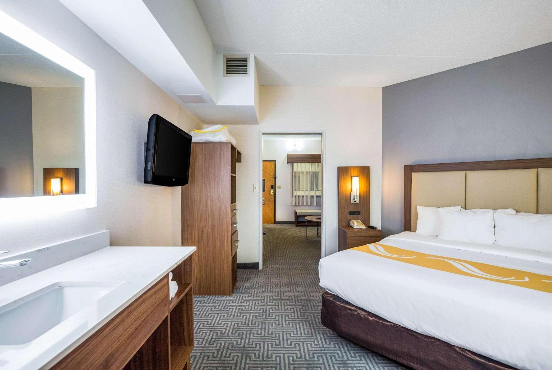 Quality Suites Lansing West photo 27