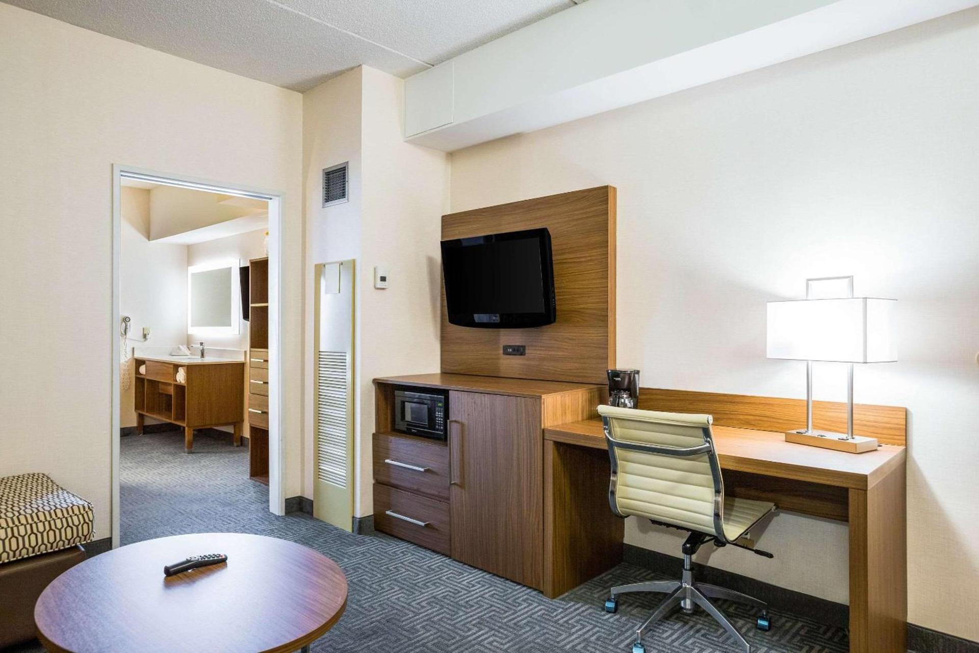 Quality Suites Lansing West photo 26