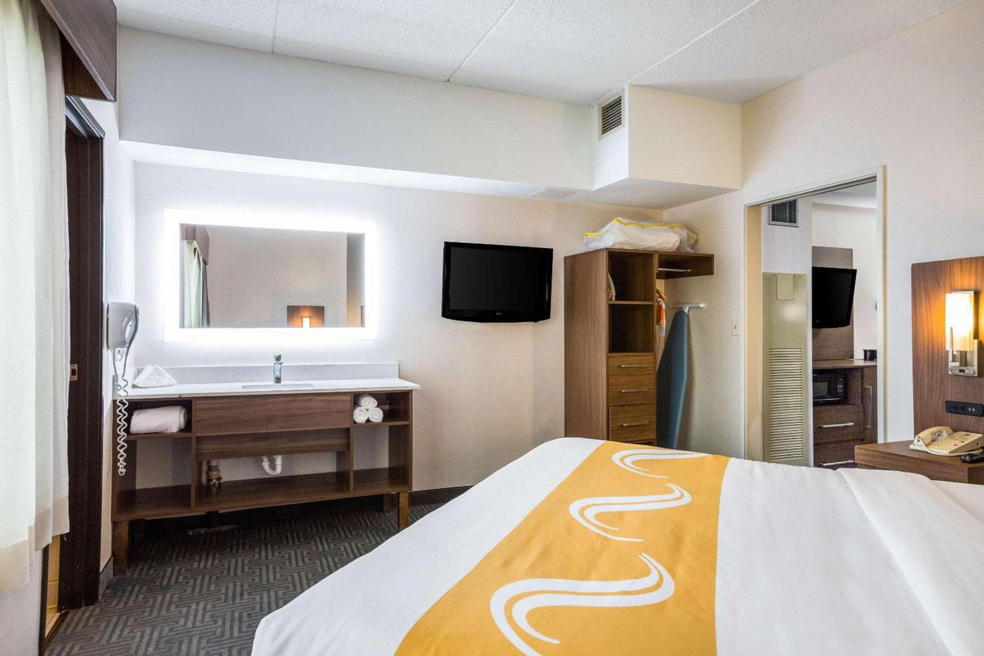 Quality Suites Lansing West photo 28