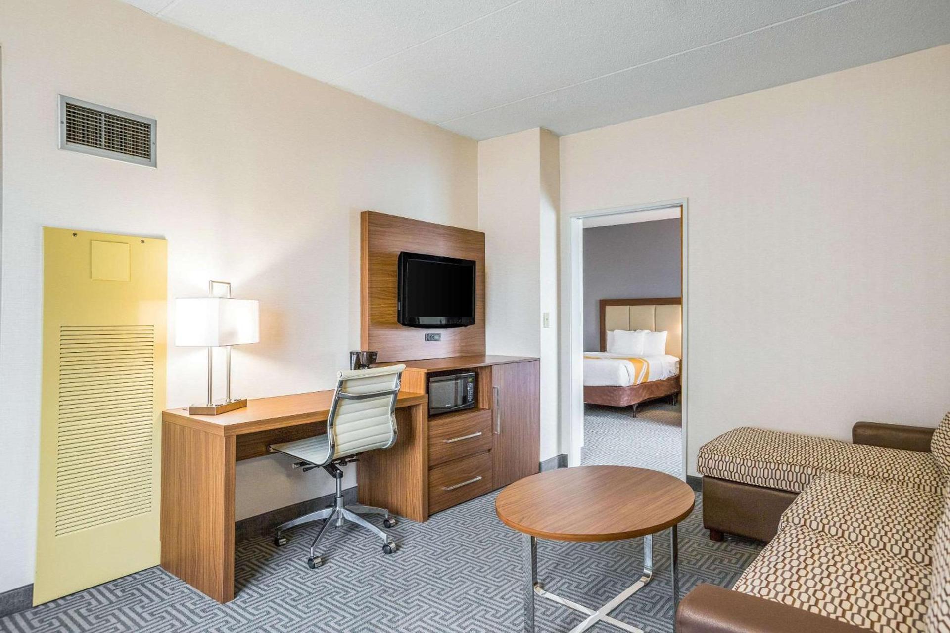 Quality Suites Lansing West photo 13