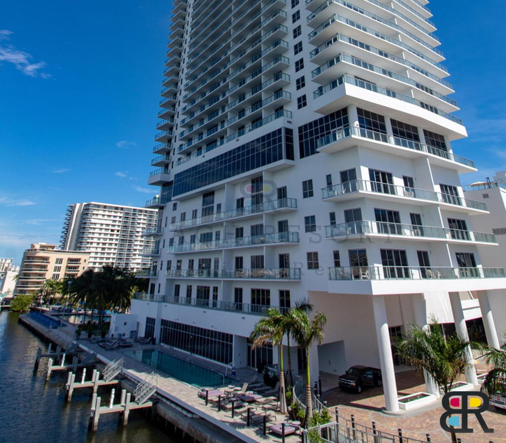 HYDE Beach House Apartments photo 9