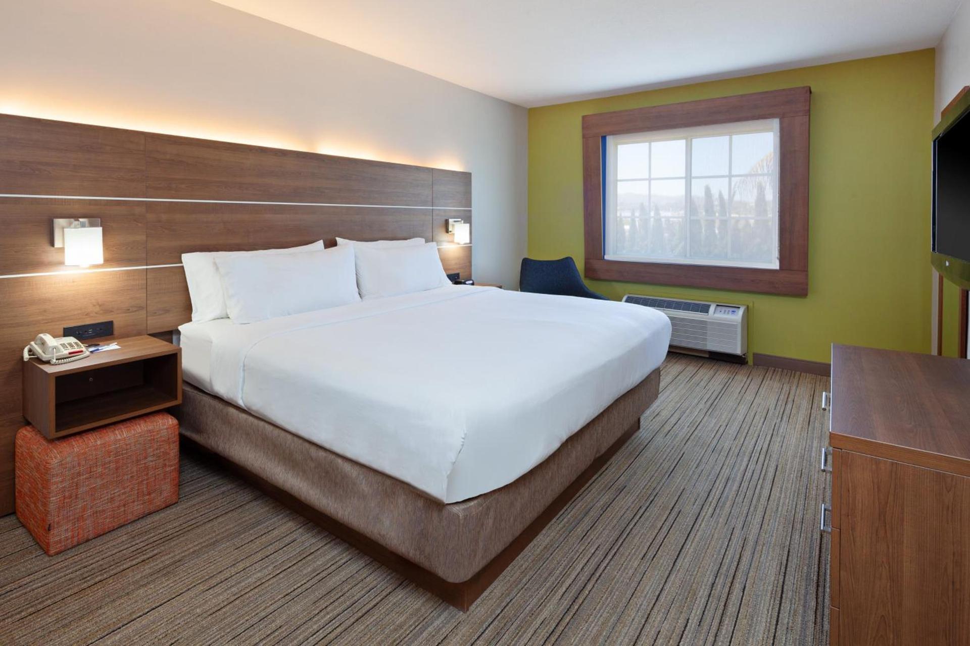 Holiday Inn Express Hotel & Suites San Diego-Escondido by IHG photo 35