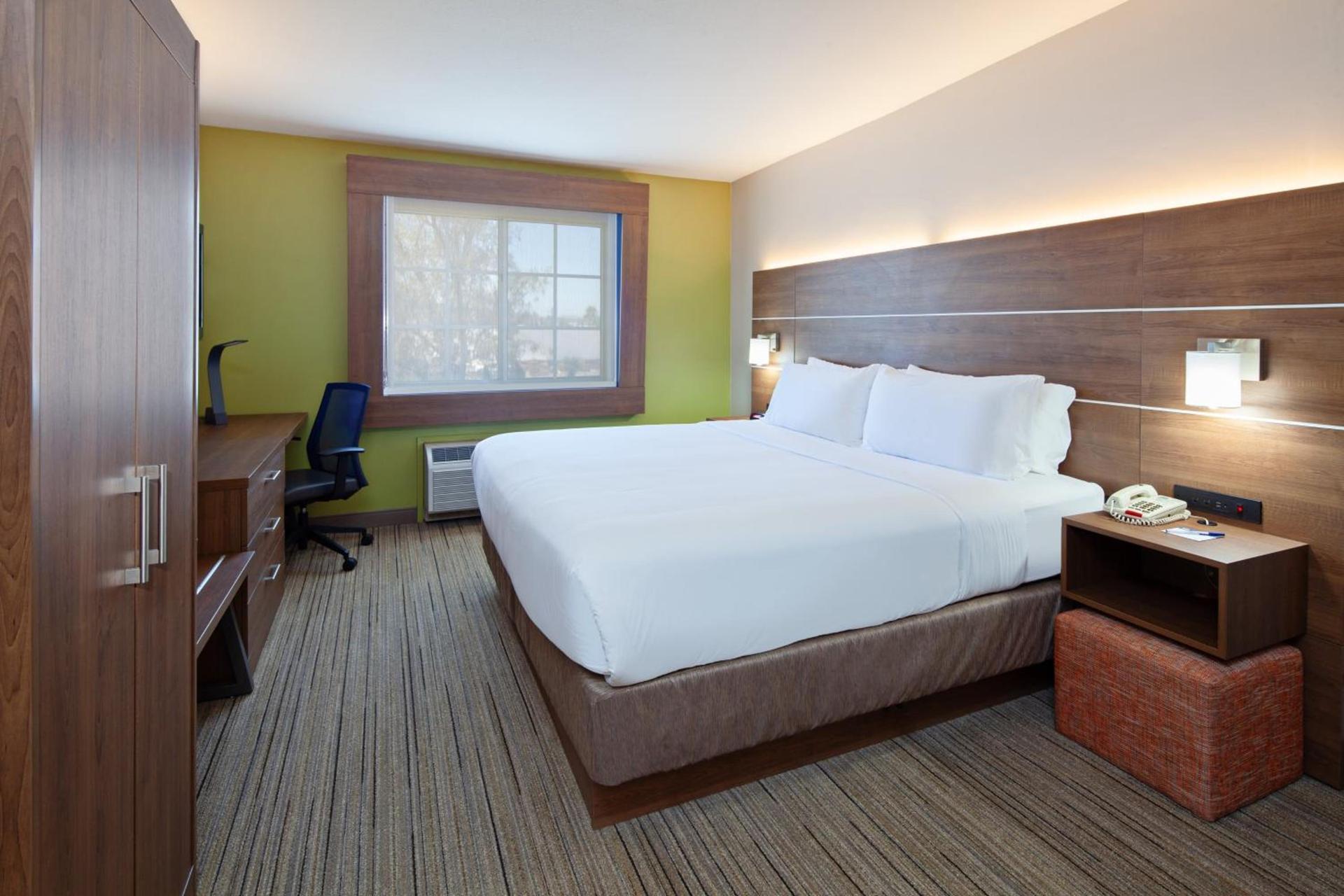 Holiday Inn Express Hotel & Suites San Diego-Escondido by IHG photo 33