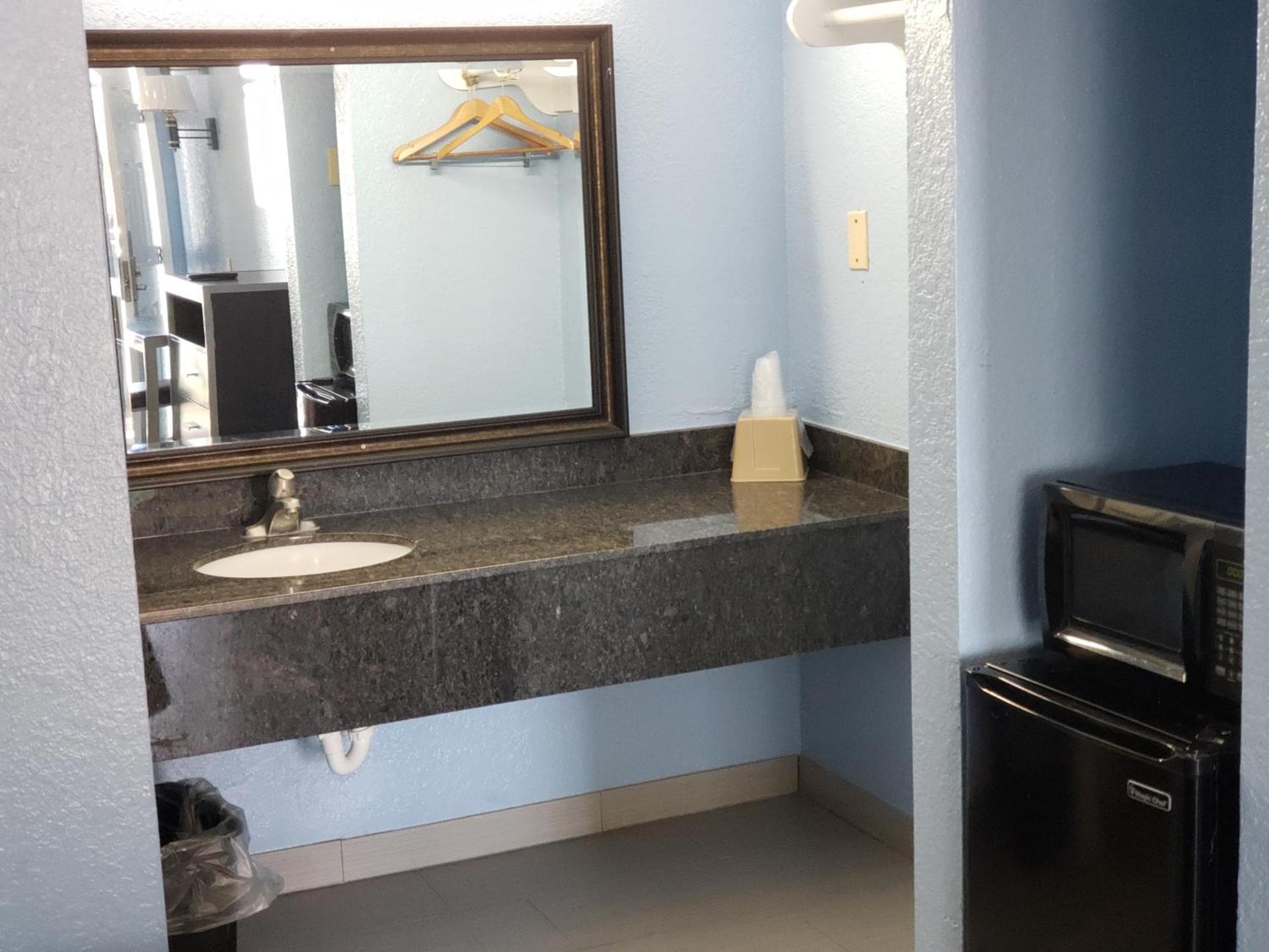 Regency Inn Motel by the Beach photo 14