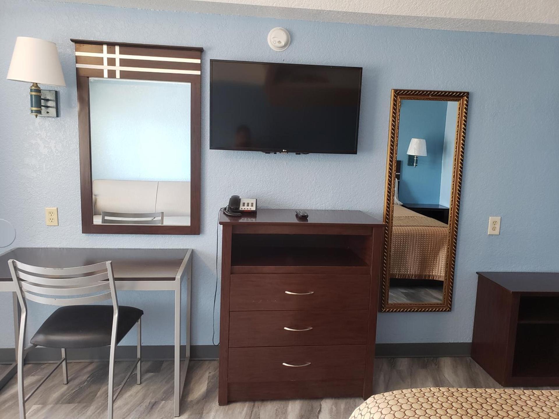 Regency Inn Motel by the Beach photo 11